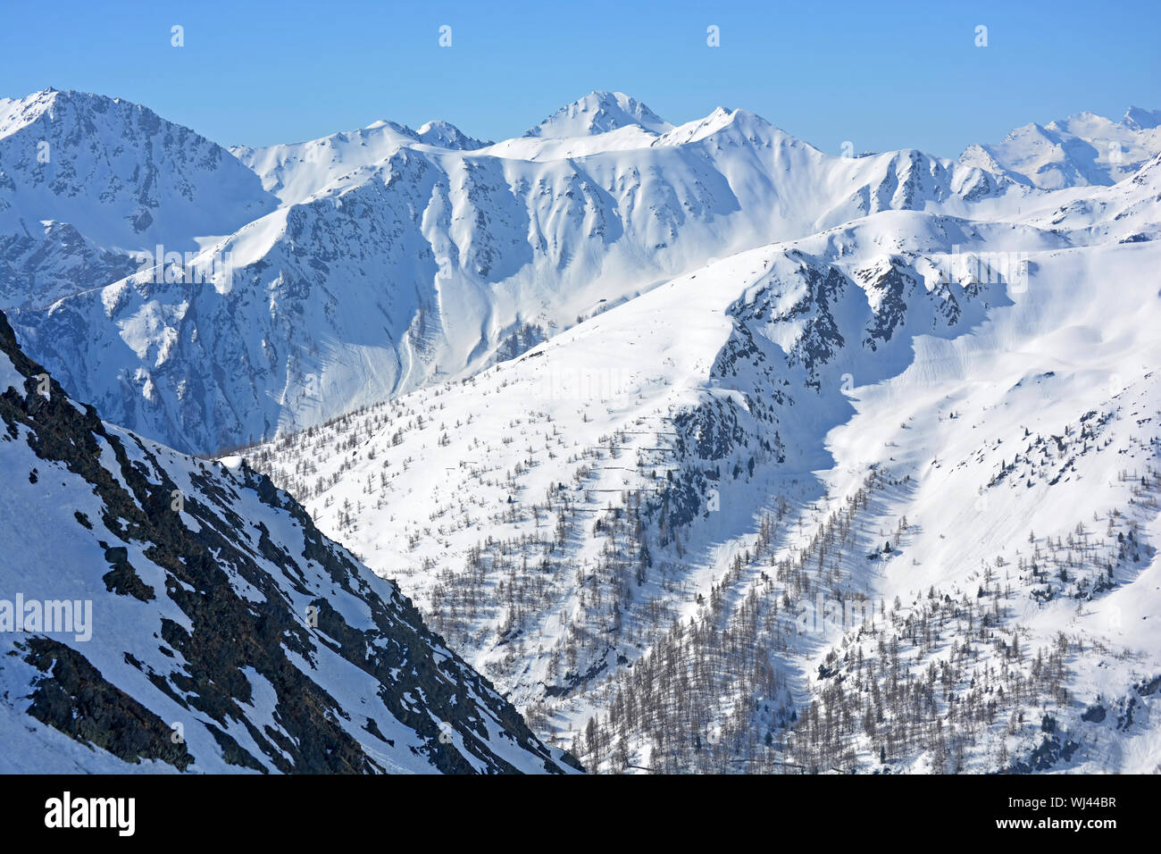 Grande Rochere (sinistra) e Mont Tsichette (destra) nelle Alpi italiane viste dal Gran San Bernardo Foto Stock