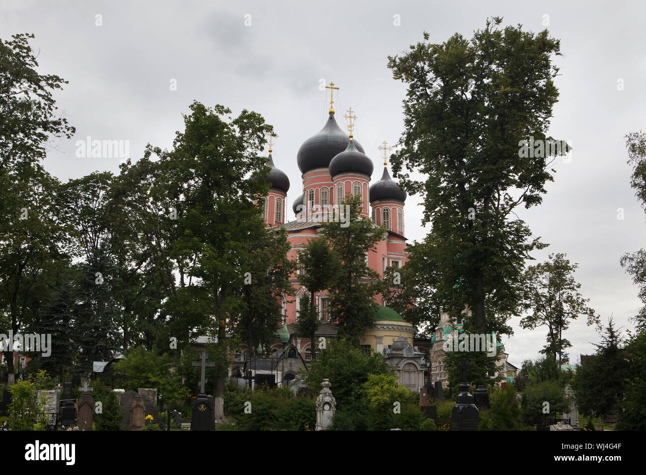 Grande Cattedrale (nuovo) Cattedrale del monastero di Donskoy e il cimitero del monastero a Mosca, in Russia. Foto Stock