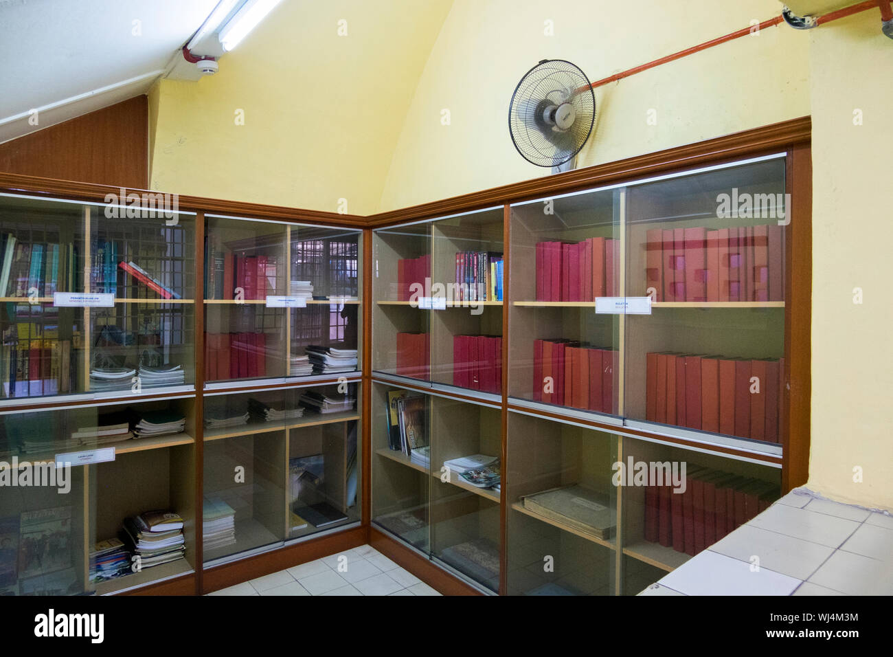 Una sezione della biblioteca del Museo della prigione in Malacca, Malesia. Foto Stock
