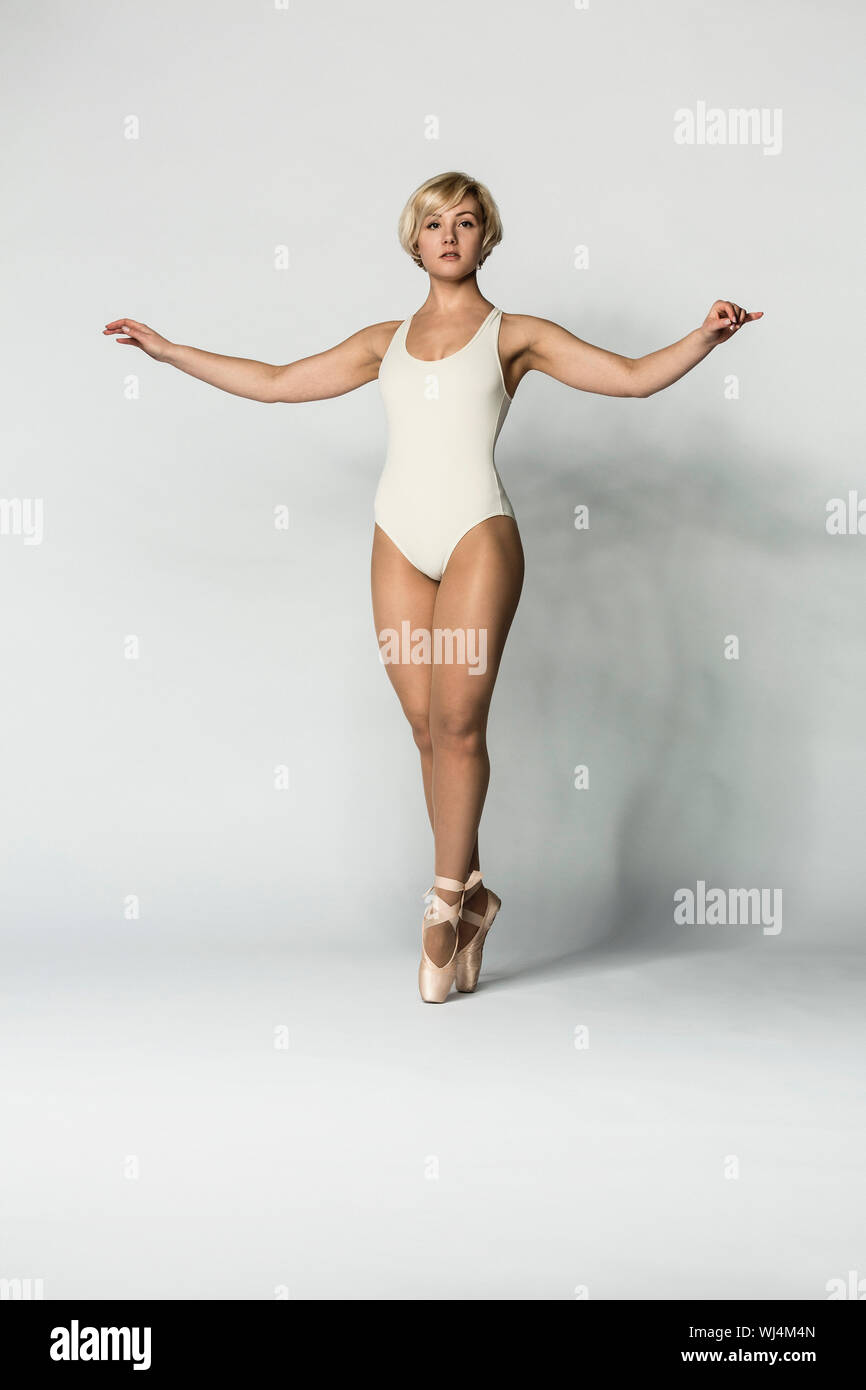 Ritratto Bello, grazioso ballerina in body Foto Stock