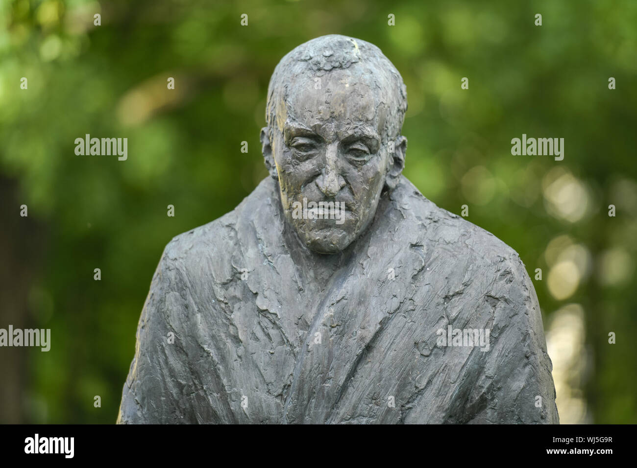 Berlino, bronzo, il monumento in bronzo, bronzo figura, fusione in bronzo, fusione in bronzo, Carl von Ossietzky, monumento, Germania, Ossietzkydenkmal, Ossietzkystra Foto Stock