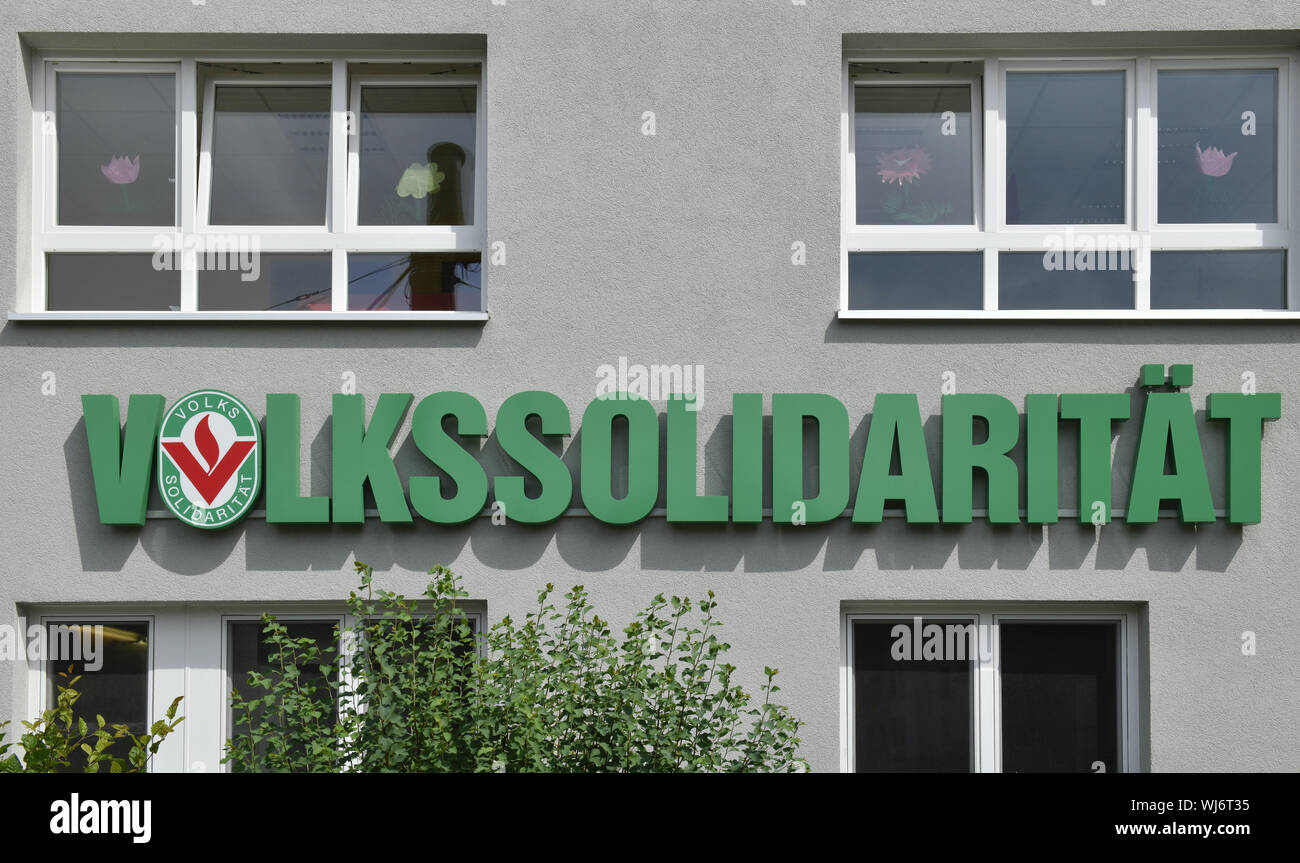 Vista, al di fuori e al di fuori, vista esterna, vista esterna, Berlino, Germania, Karlshorst, Karlshorster, luminoso montagna, Lichtenberger, logo, scrittura, characte Foto Stock