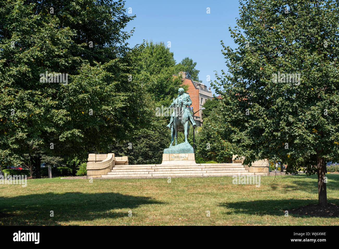 Washington, DC - Agosto 8, 2019: generale Philip Sheridan statua in Sheridan Circle, in Embassy Row e il Dupont Circle Neighborhood Foto Stock