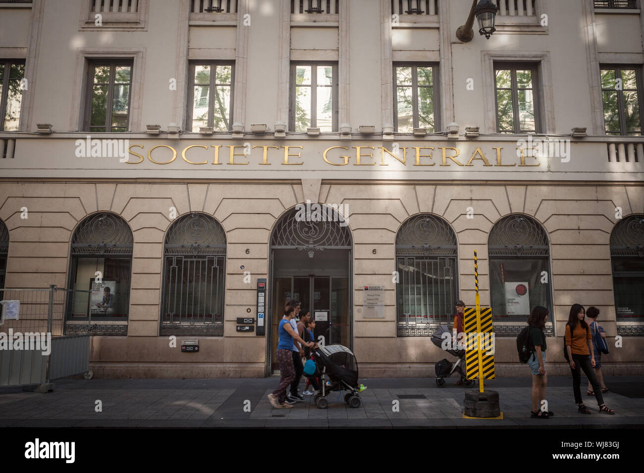 Lione, Francia - Luglio 17, 2019: Societe Generale i vecchi logo nella parte anteriore del loro ufficio principale per il centro di Lyon. Societe Generale è uno dei più grandi Fren Foto Stock