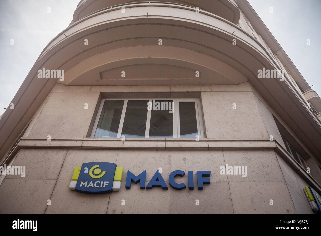 Lione, Francia - Luglio 18, 2019: Macif Assurances logo nella parte anteriore della loro agenzia locale a Lione. Macse è un francese di mutua assicurazione e banca, uno dei bi Foto Stock