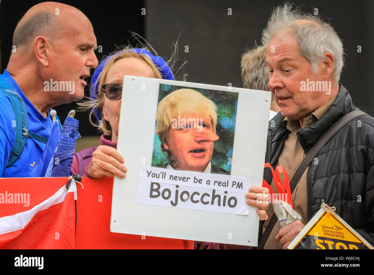 Westminster, Londra, Regno Unito. 03 Sep 2019. Pro- e manifestanti Anti-Brexit rally al di fuori della sede del parlamento di Westminster il giorno MPs tornare in Parlamento e precedendo di diversi di importanza cruciale delle discussioni e delle votazioni sul potenziale di no-deal Brexit, così come la proroga del Parlamento. Credito: Imageplotter/Alamy Live News Foto Stock