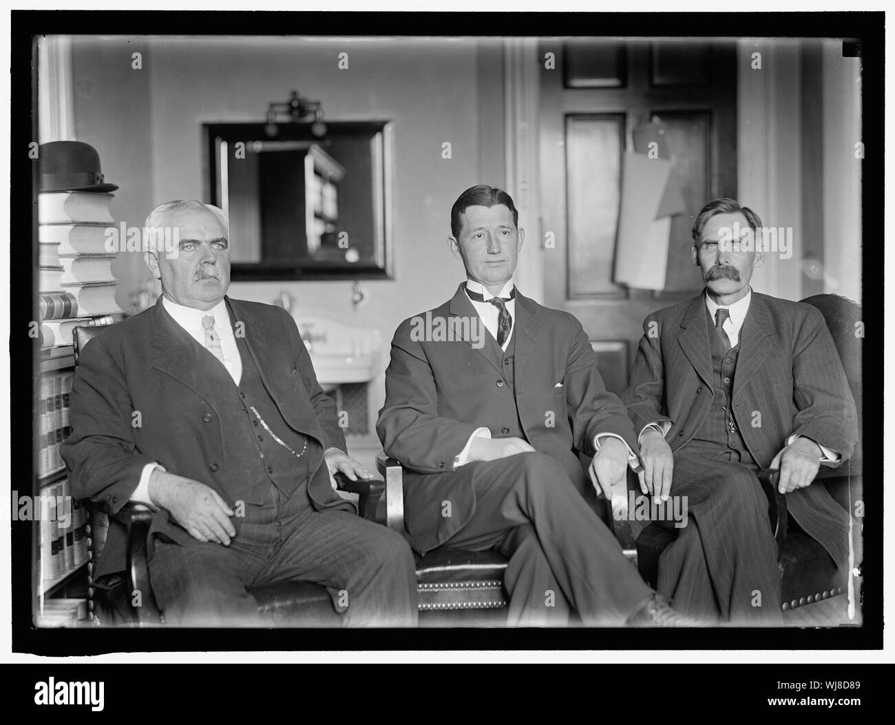 Casa dei Rappresentanti. Commissioni. Potere giudiziario. Speciale sottocomitato che sedevano a Macon, GA, 1/19/1914, per indagare sulle accuse contro il giudice lancia DELLA GEORGIA FEDERALCOURT. FLOYD DI AR; Webb di NC, PRESIDENTE; VOLSTEAD DI MN Foto Stock