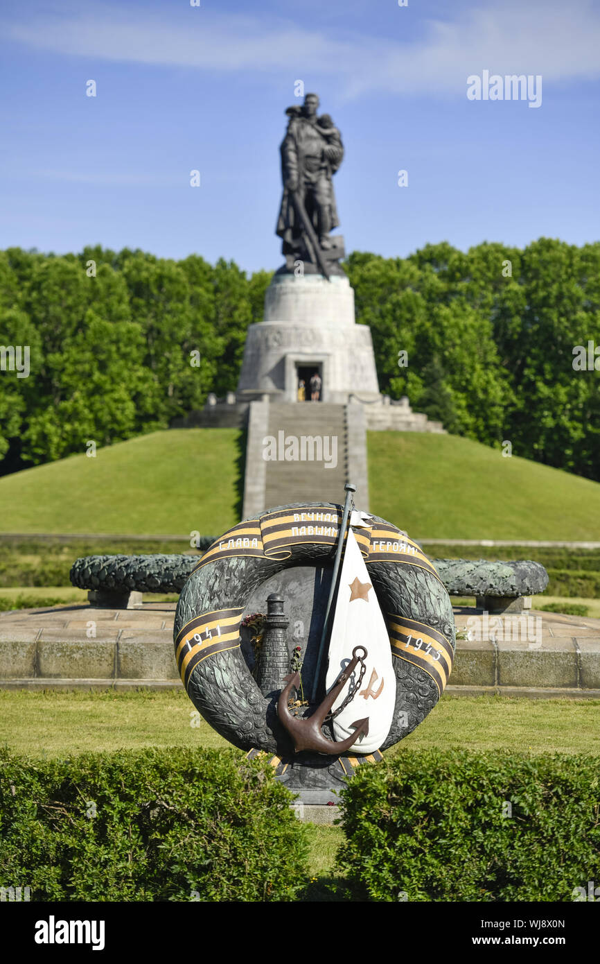 Berlino, bronzo, il monumento in bronzo, bronzo figura, fusione in bronzo, fusione in bronzo, monumento, Germania, monumento, cimitero, memorial, memorial, guerra palazzo Foto Stock
