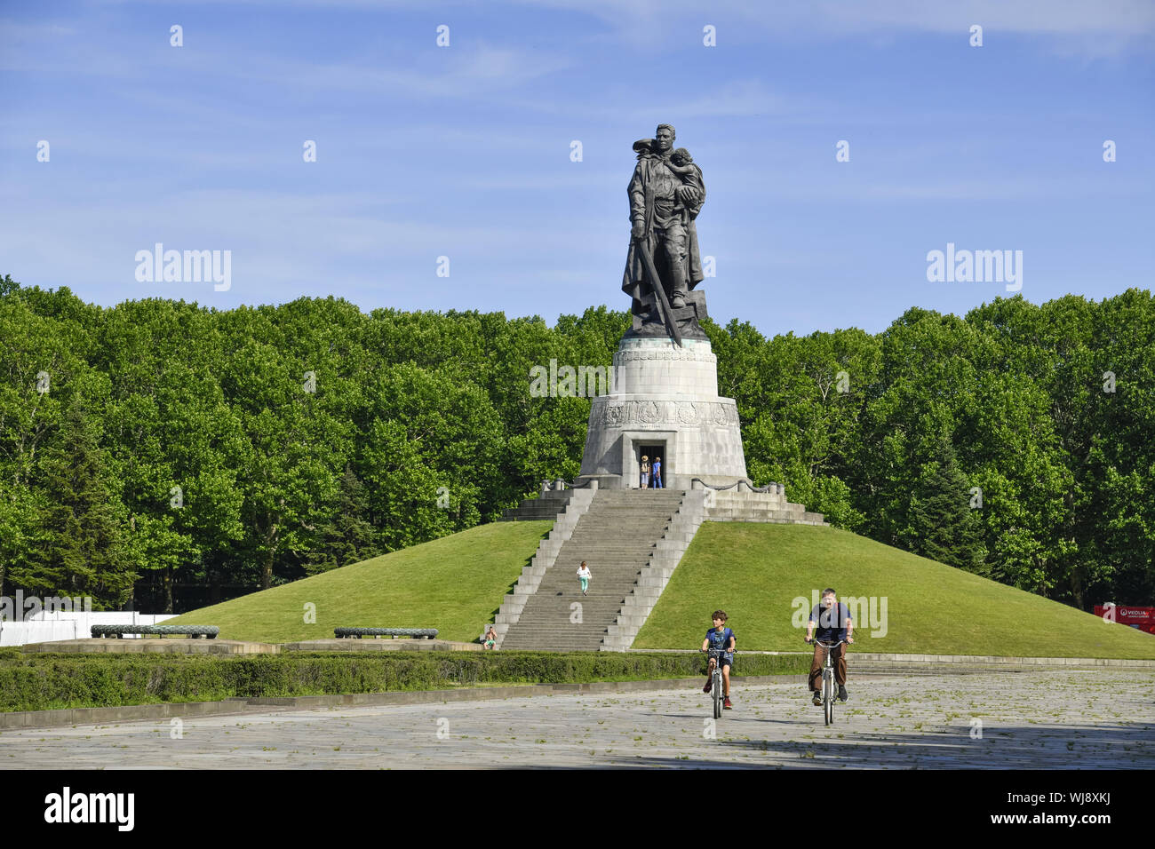 Berlino, bronzo, il monumento in bronzo, bronzo figura, fusione in bronzo, fusione in bronzo, monumento, Germania, monumento, cimitero, memorial, memorial, guerra palazzo Foto Stock