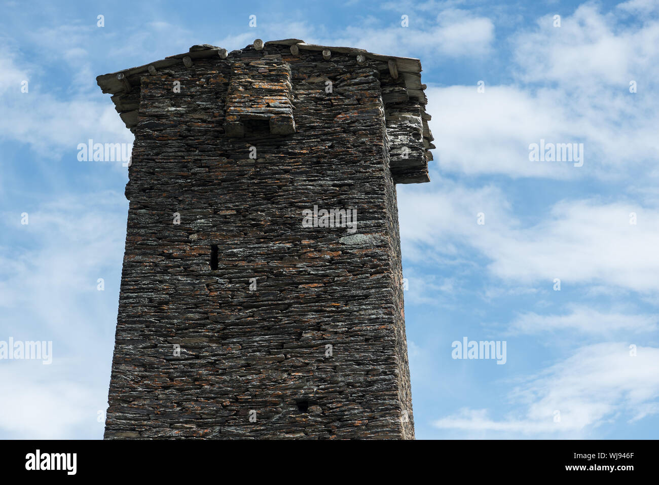 Torre in pietra nella comunità di Ushguli. Zemo Svaneti, Georgia Foto Stock