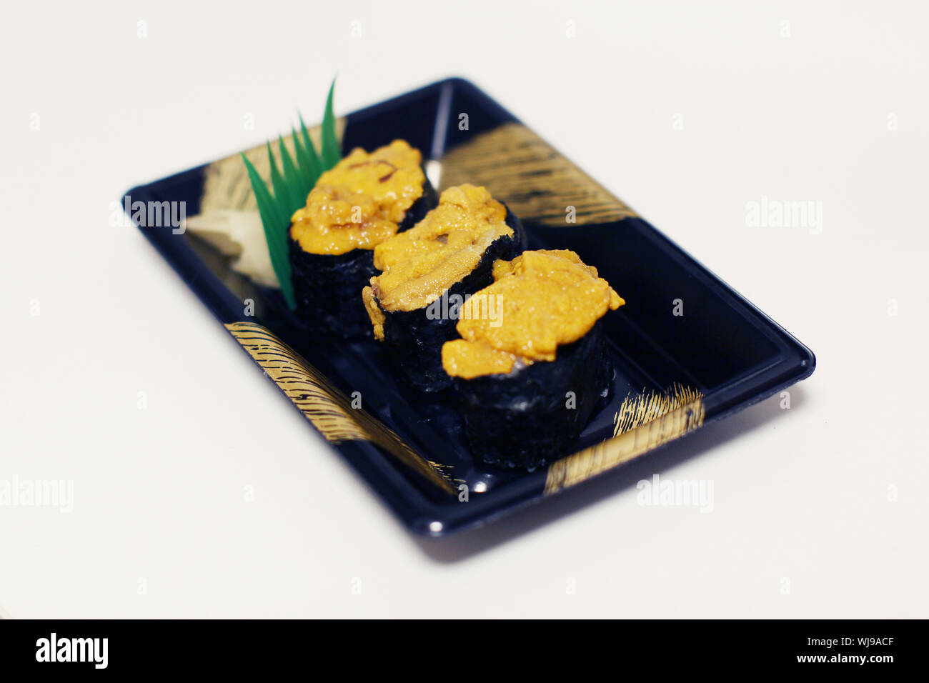 Set di 3 ricci di mare sushis Foto Stock