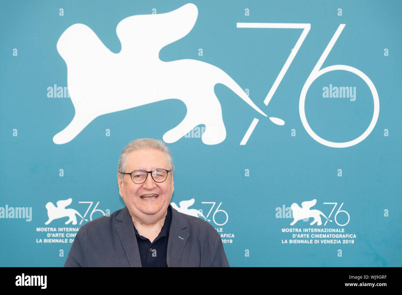 Venezia, Italia - 03 September, 2019. Vincenzo Mollica assiste un photocall per il Premio Bianchi conseguimento durante il 76° Festival del Cinema di Venezia al Palazzo del Casinò su Settembre 03, 2019 a Venezia, Italia. © Roberto Ricciuti/risveglio/Alamy Live News Foto Stock