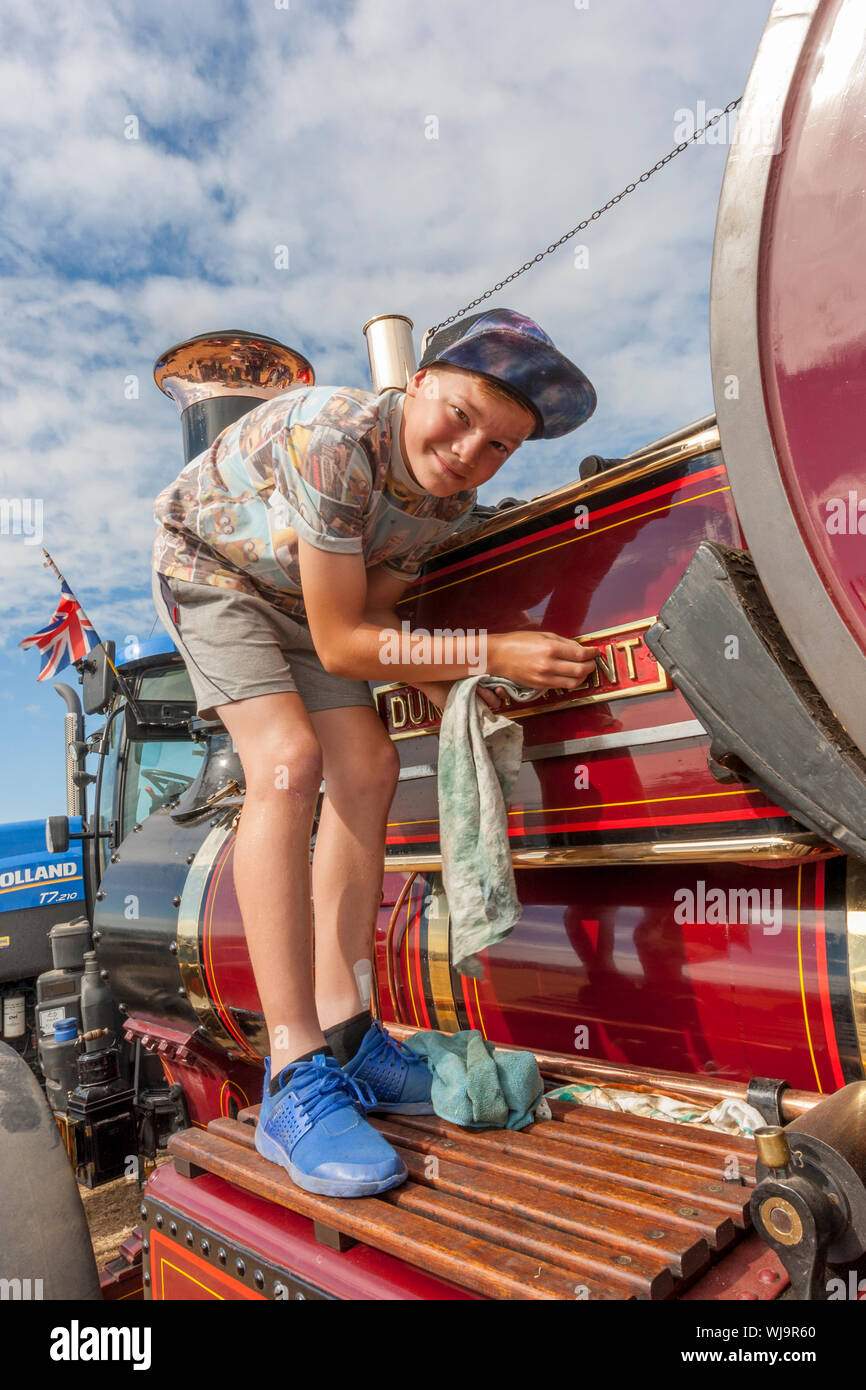 Last minute la lucidatura di un 1914 Burrell motore trazione 'Duke of Kent" al 2018 Bassa prosciutto Rally di vapore, Somerset, Inghilterra, Regno Unito Foto Stock