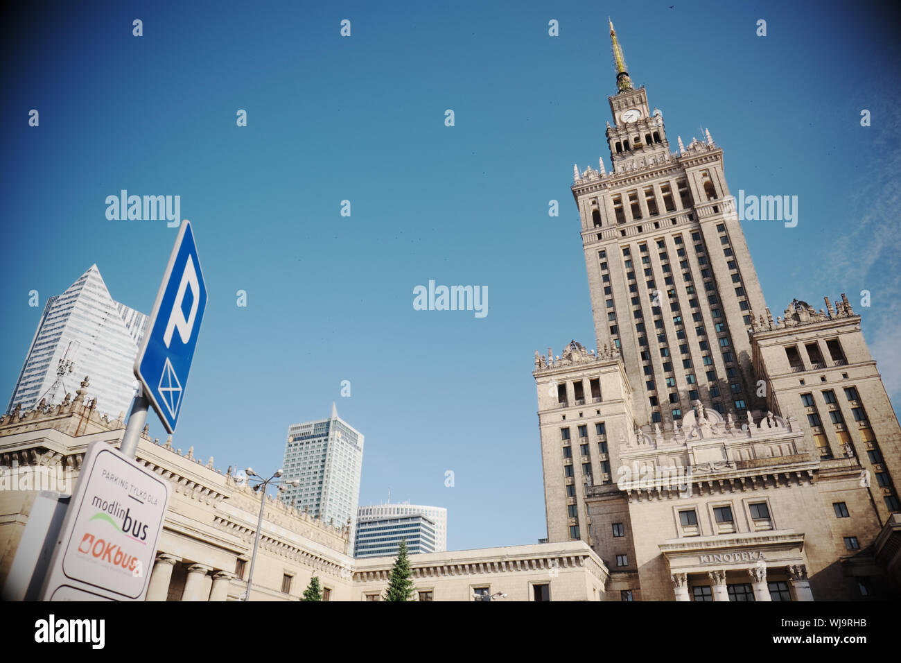 Varsavia Polonia il celeberrimo Palazzo della Cultura landmark un dono dall'Unione Sovietica in Polonia negli anni cinquanta Foto Stock