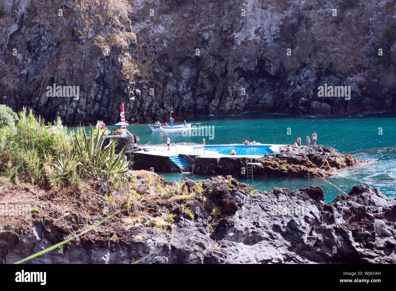 Piscina naturale in Caloura - Azzorre - Portogallo Foto Stock