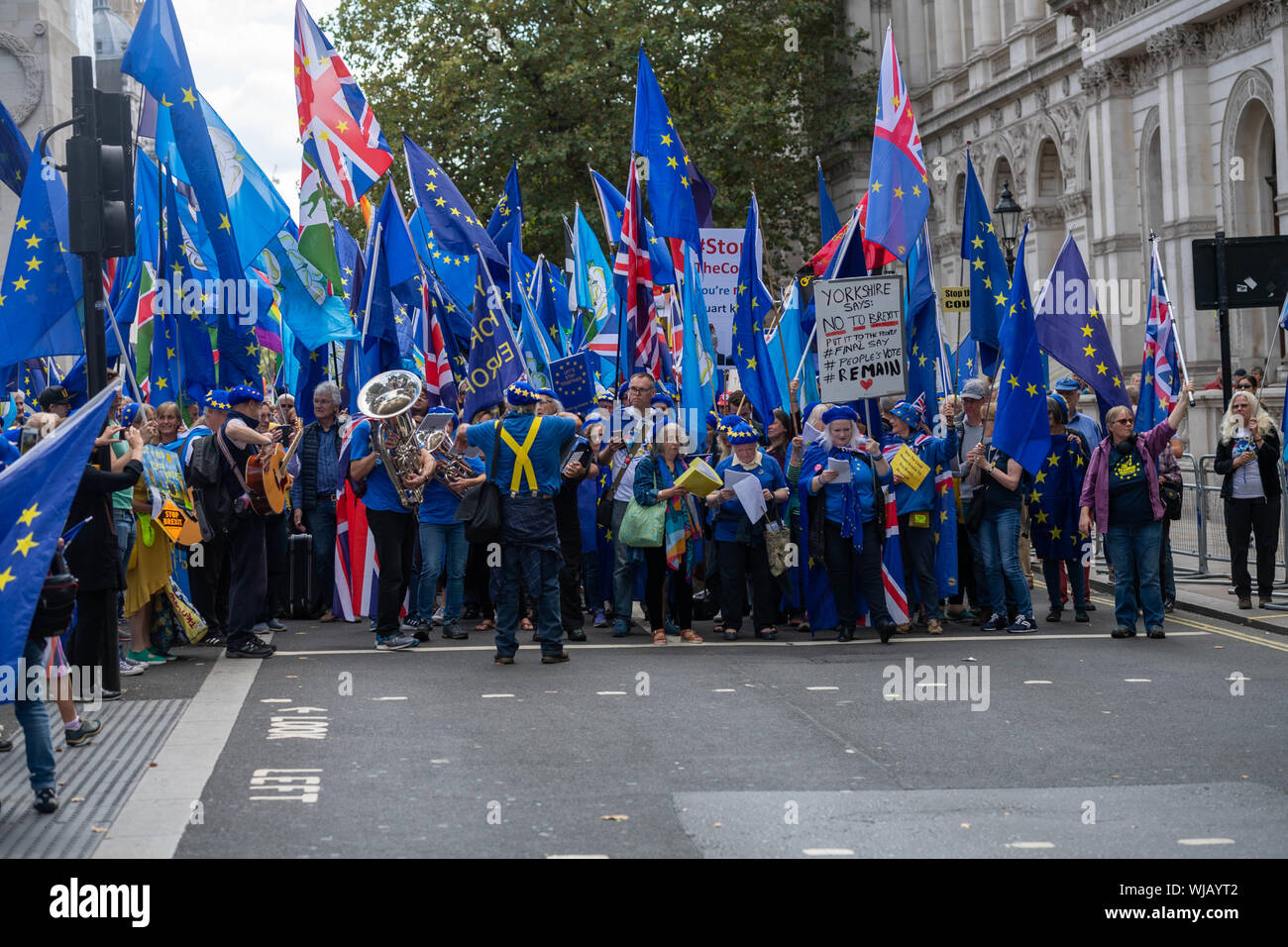 Londra il 3 settembre 2019 un anti Brexit gruppo di piombo in un marchio di ottone marzo a Downing Street, Londra Credit Ian DavidsonAlamy Live News Foto Stock