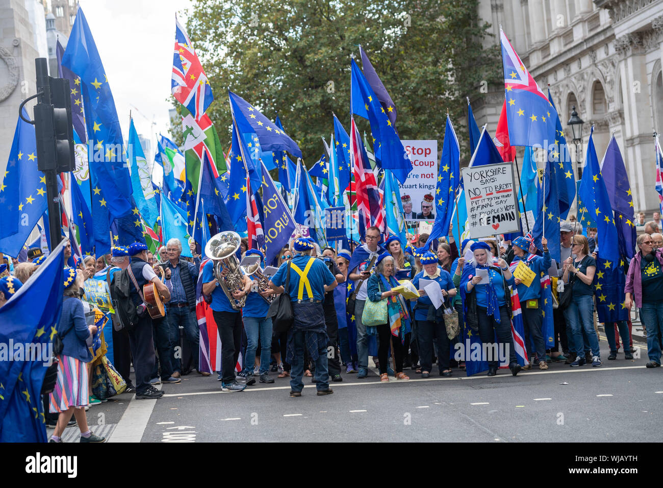 Londra il 3 settembre 2019 un anti Brexit gruppo di piombo in un marchio di ottone marzo a Downing Street, Londra Credit Ian DavidsonAlamy Live News Foto Stock