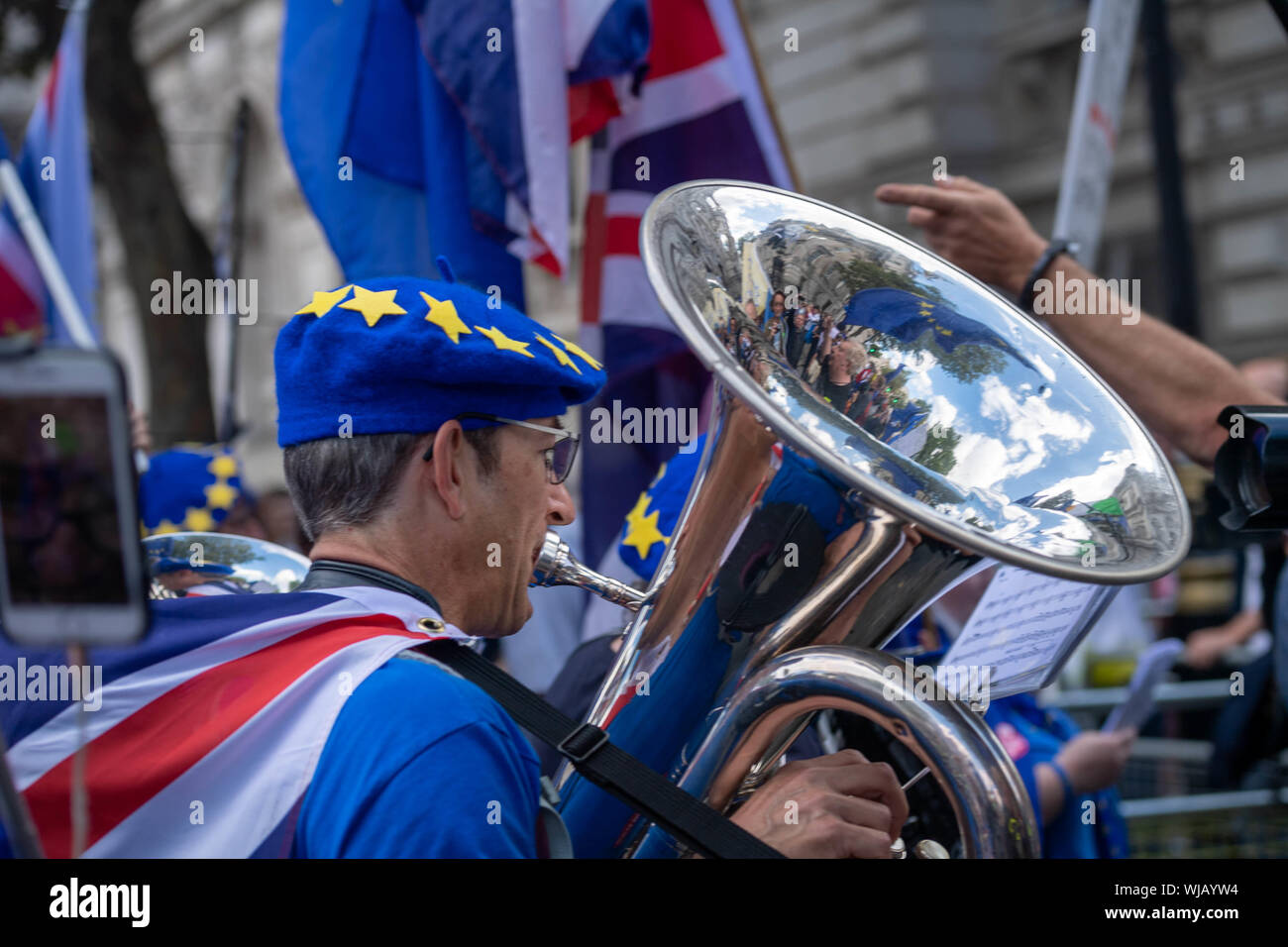 Londra il 3 settembre 2019 un anti Brexit gruppo di piombo in un marchio di ottone marzo a Downing Street, Londra Credit Ian DavidsonAlamy Live News Foto Stock