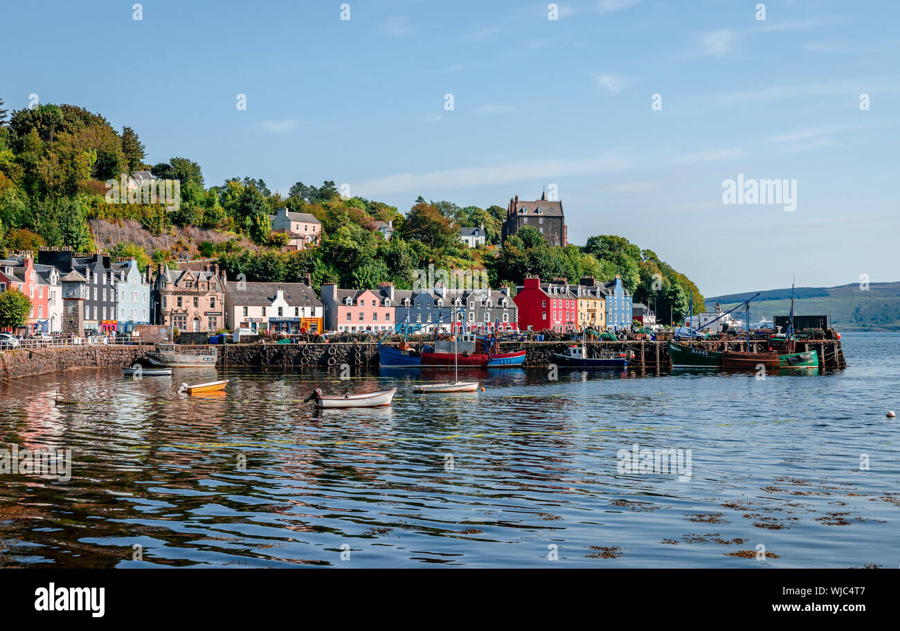 Vista della Tobermory waterfront. Tobermory è la capitale di Mull e fino al 1973 il solo burgh on the Isle of Mull in scozzese Ebridi Interne. Foto Stock