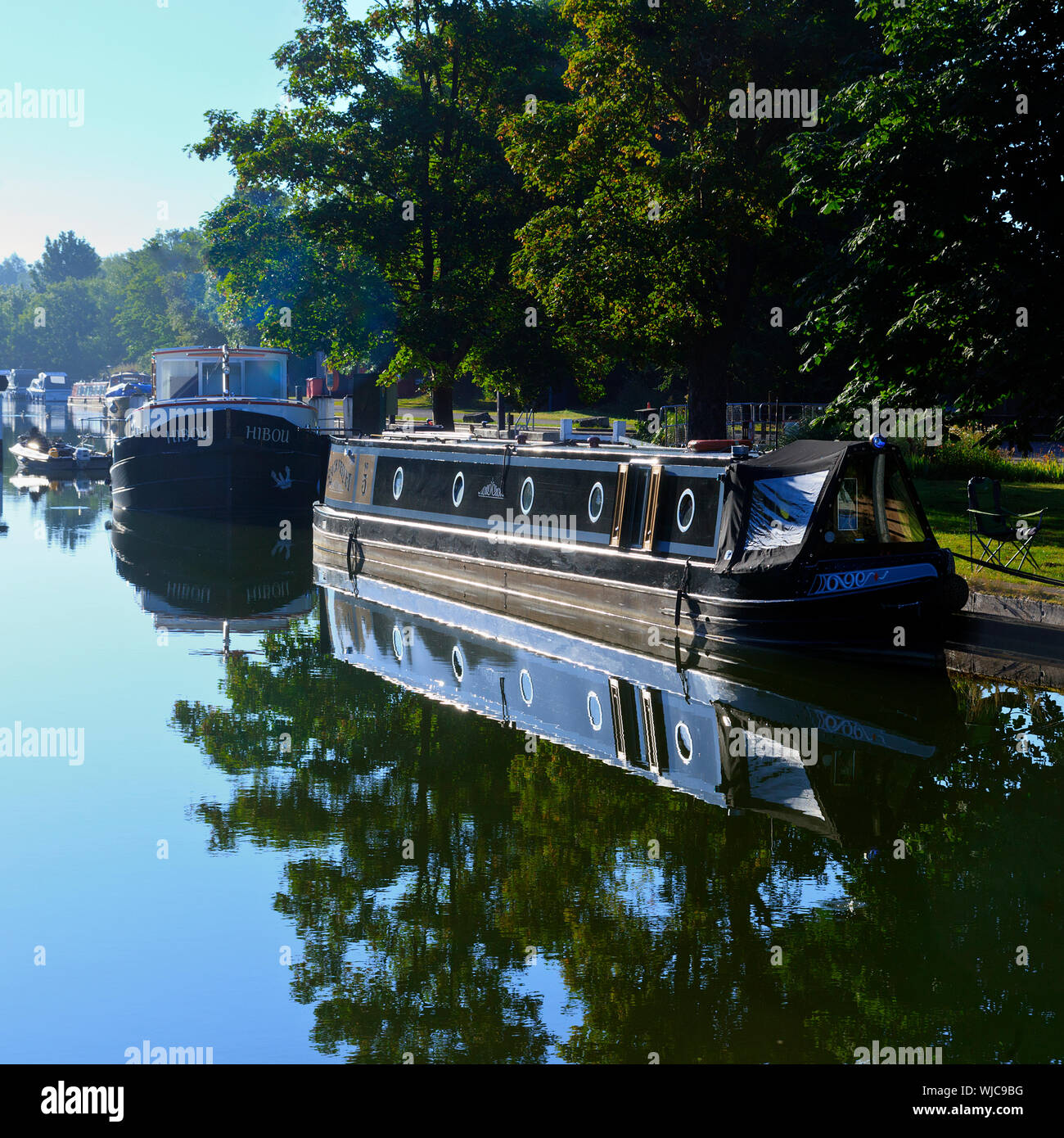 Barge e attacchi ormeggiato a Abingdon bloccare Foto Stock