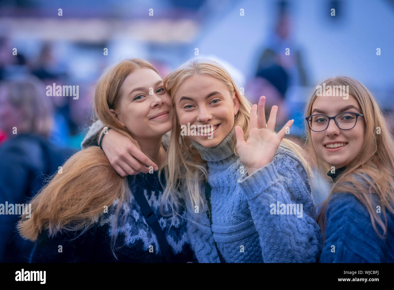 Fidanzate, scene di strada, Menningarnott o Culturale giorno, Reykjavik, Islanda Foto Stock