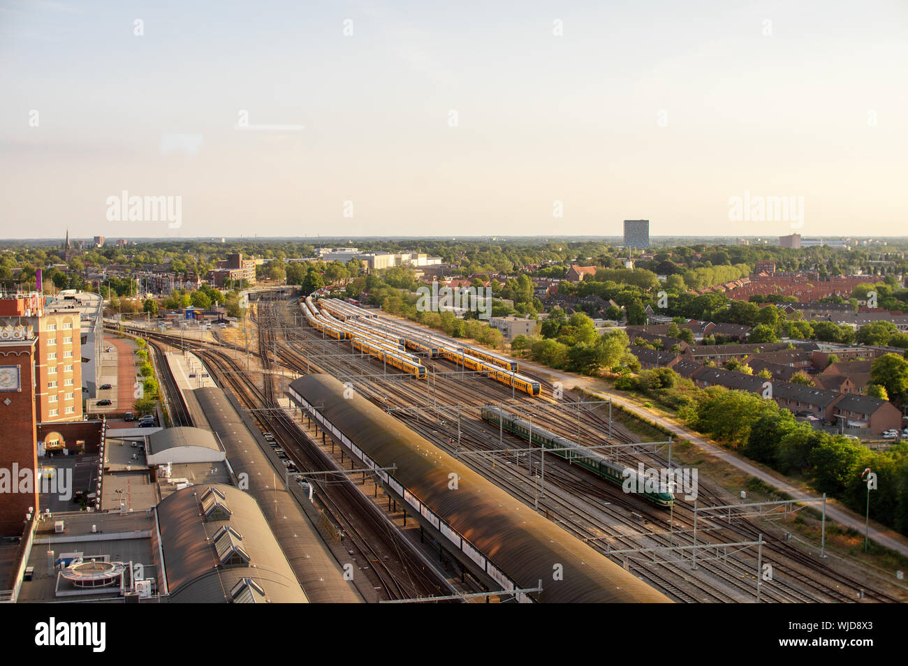 Stazione Nijmegen Paesi Bassi dal di sopra con treni parcheggiata Foto Stock