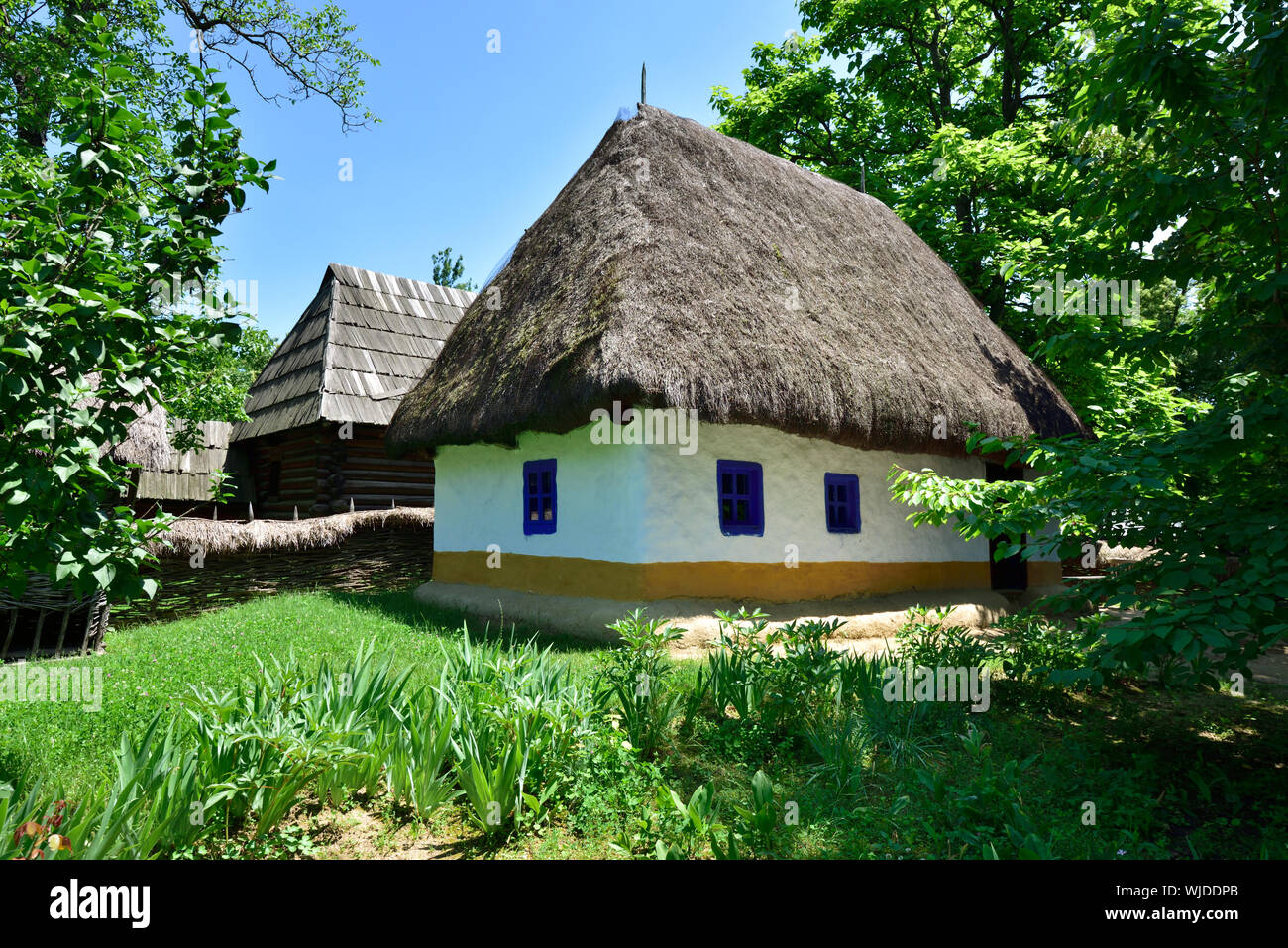 Casa Tradizionale di Dumitra. Nazionale Museo del villaggio (Muzeul Satului) al Parco Herastrau Bucarest, Romania Foto Stock