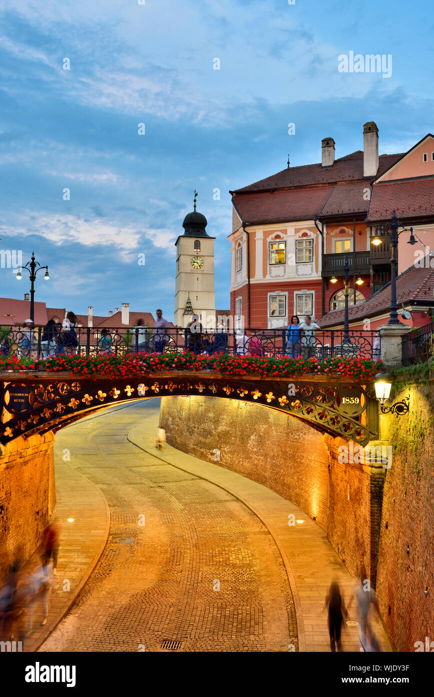 Il ponte di bugie, un 1859-costruito il ponte di ferro. Se dire una bugia su di esso, si suppone di scricchiolare. Piata Mica. Sibiu, in Transilvania. La Romania Foto Stock