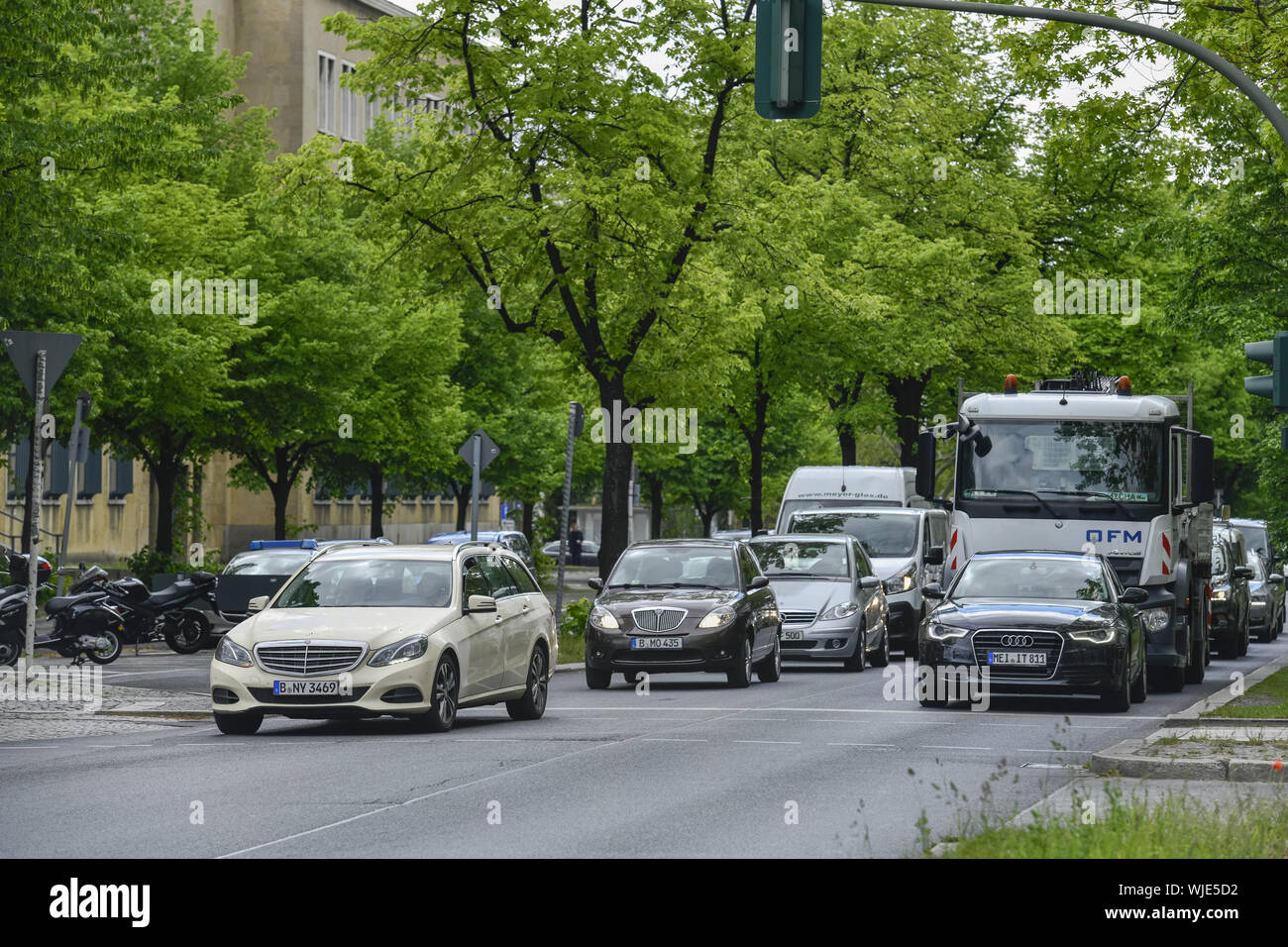 Auto, automobili, traffico di veicoli a motore, Berlino, Germania, traffico, Street, strada, traffico, traffico, tempio corte, Tempelhofer, tempio corte bella montagna, traff Foto Stock