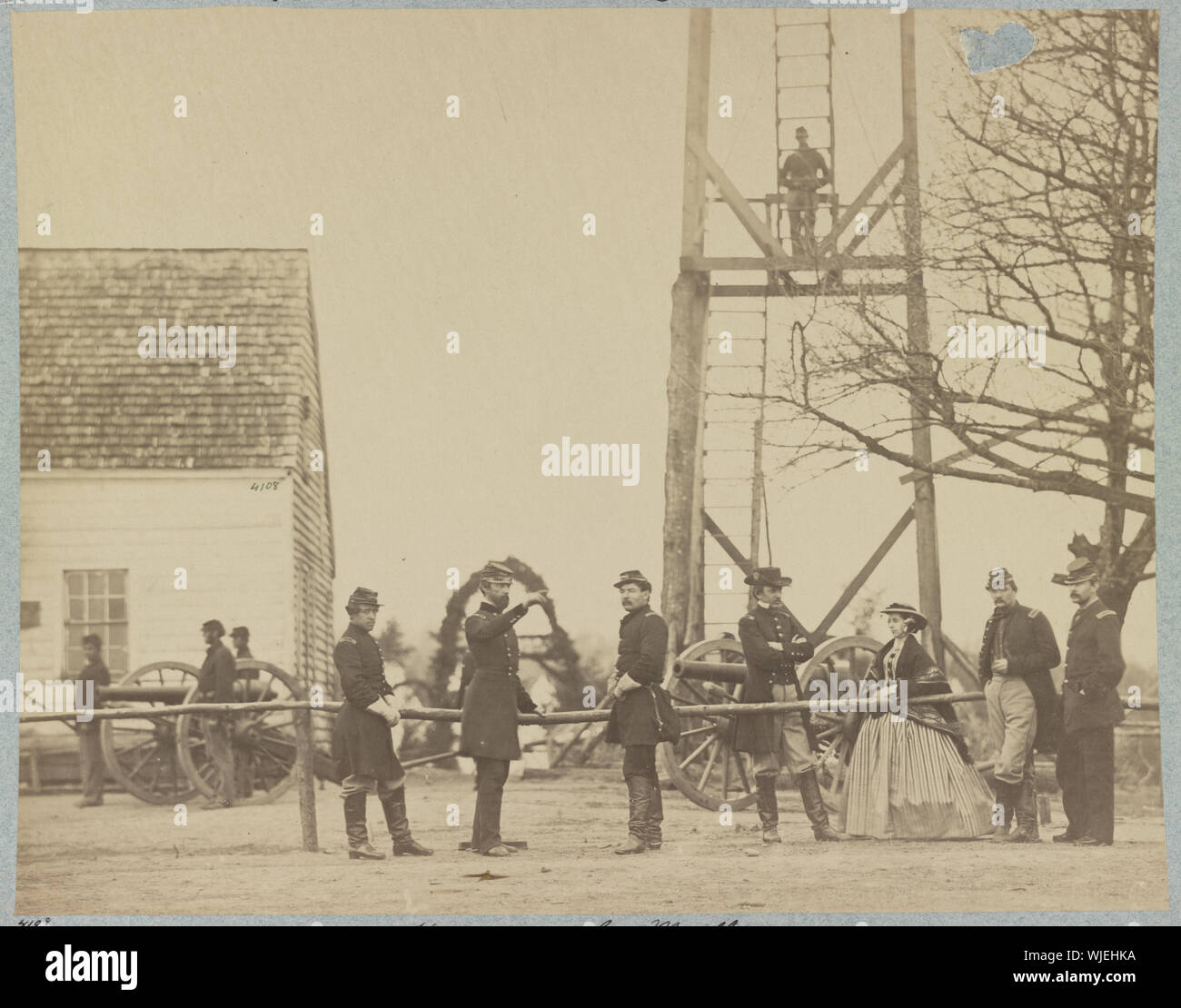 Sede del gen. Morell, minatori Hill, Va Abstract: fotografia mostra il generale George W. Morell in piedi con un gruppo di camp. Foto Stock