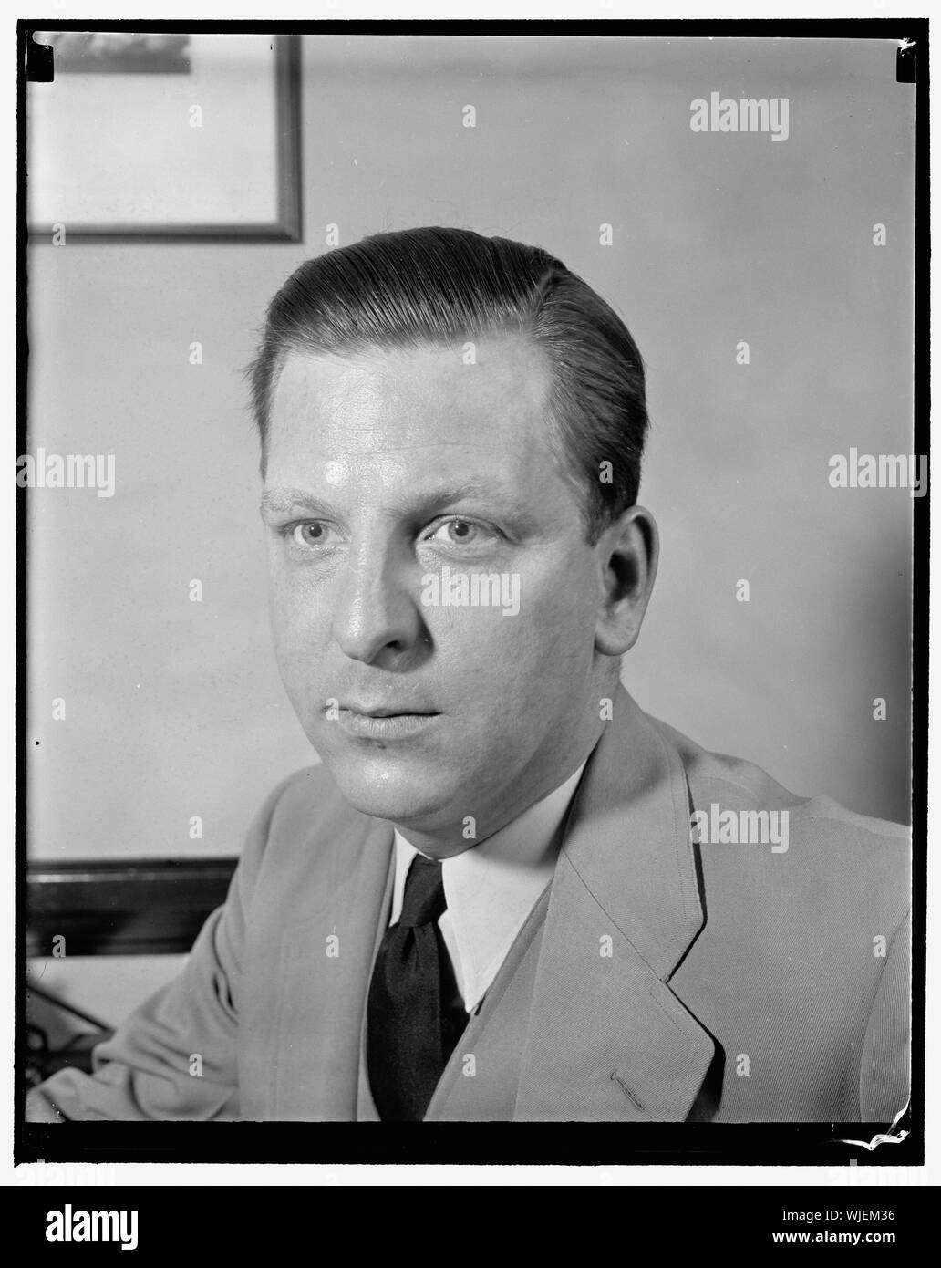 Teste nuove Radio corrispondenti di associazione. Washington, 12 maggio. Fulton R. Lewis, Jr., oggi è stato eletto presidente della neonata Radio corrispondenti di associazione composta da radio reporter news, commentatori, e corrispondenti. È stato attraverso gli sforzi di Lewis, un ex Washington scrittore politico che radio news commentatori hanno recentemente ottenuto lo stesso riconoscimento accordato newspapermen dalla Casa Bianca, il Senato e la casa premere gallerie Foto Stock