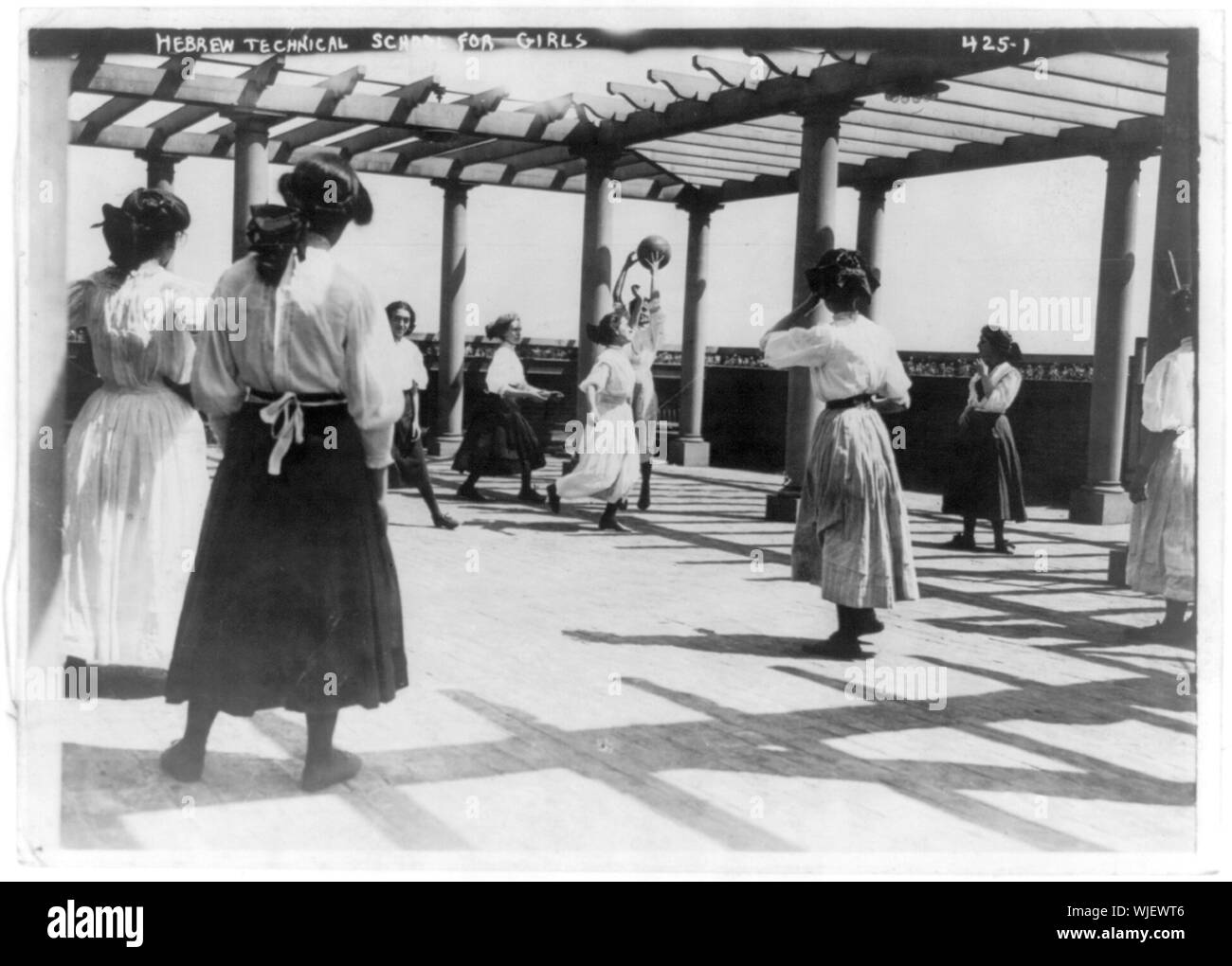 Ebraico Scuola Tecnica, scuola superiore del tetto ricreazione Foto Stock