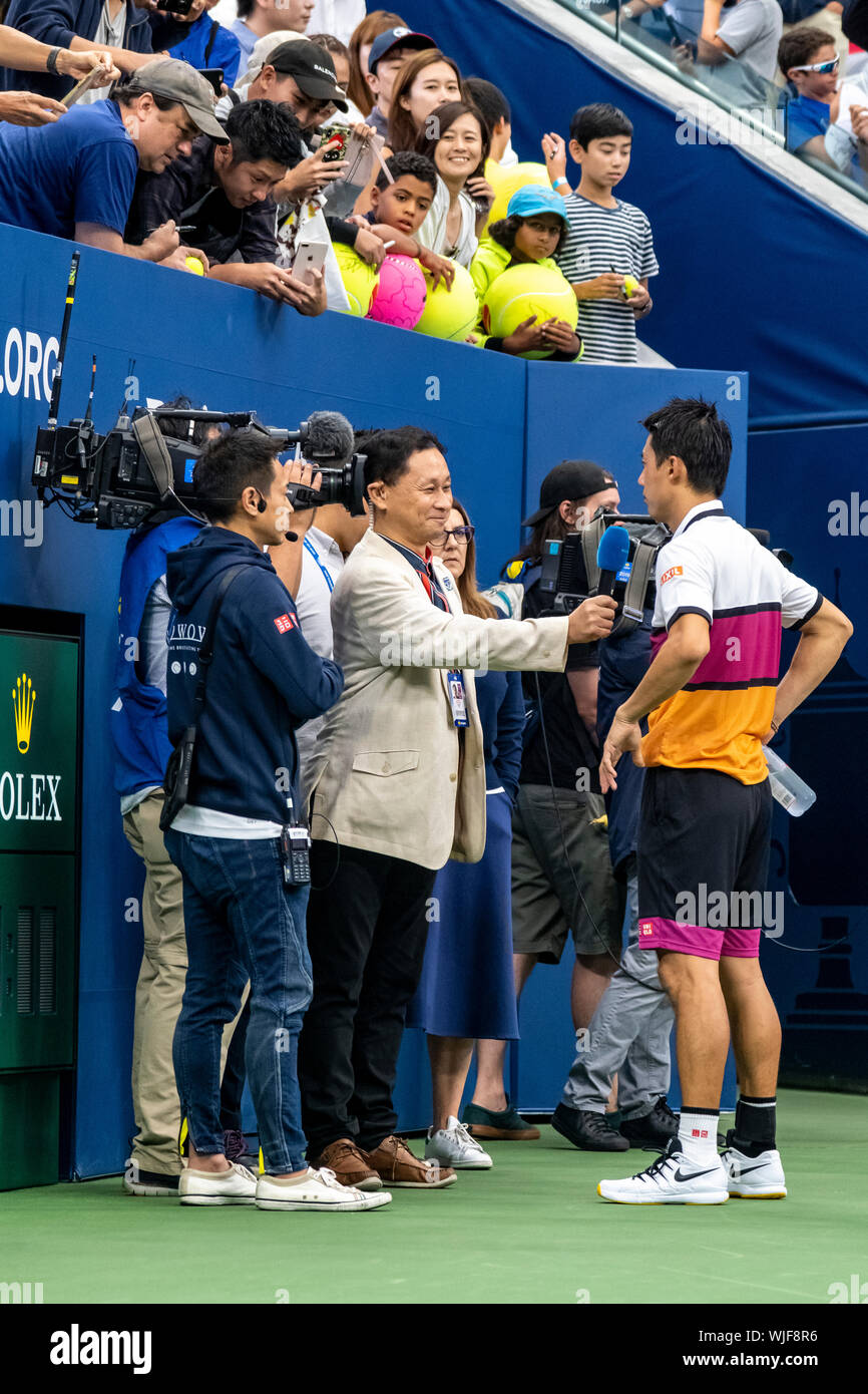 Kei Nishikori del Giappone durante l'intervista in TV dopo la sua seconda partita del 2019 US Open Tennis Foto Stock
