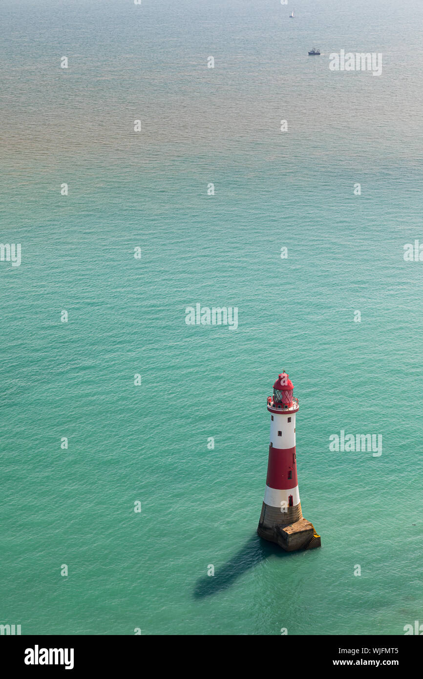 Beachy Head Lighthouse è un faro situato nel Canale della Manica di seguito Beachy Head in East Sussex. Si tratta di 43 m (141 ft) di altezza e divenne opera Foto Stock