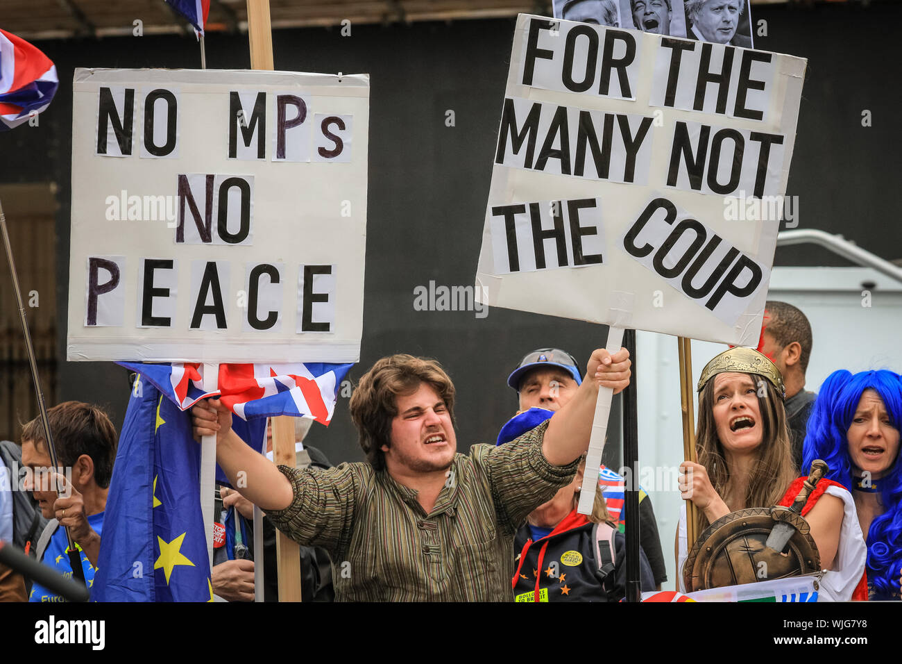 Westminster, Londra, 03 settembre 2019. Pro- e manifestanti Anti-Brexit rally intorno al parlamento e College Green in Westminster il giorno il Parlamento ritorna dal recesso. Foto Stock