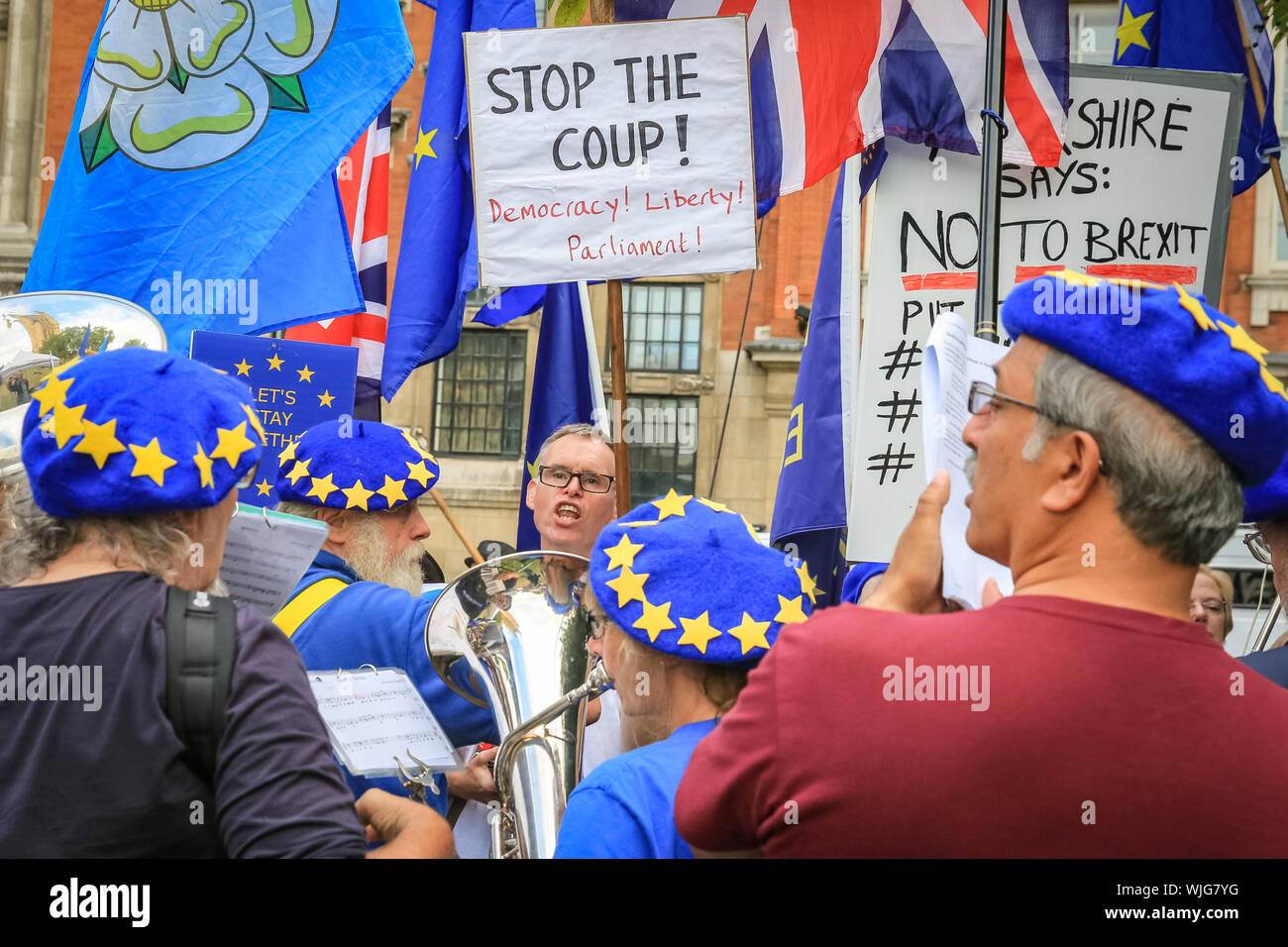 Westminster, Londra, 03 settembre 2019. Pro- e manifestanti Anti-Brexit rally intorno al parlamento e College Green in Westminster il giorno il Parlamento ritorna dal recesso. Foto Stock