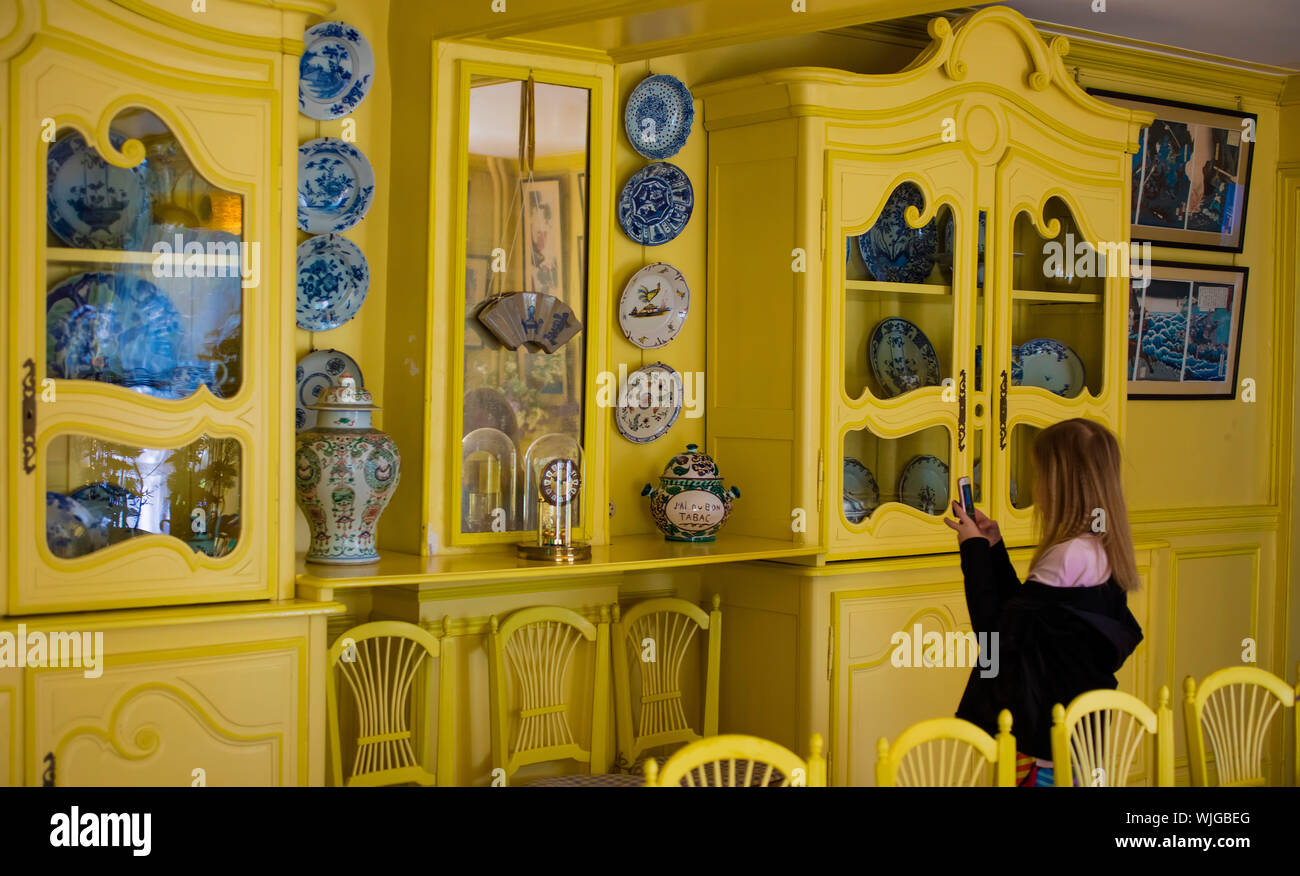 Sala da pranzo di Monet, nella sua casa a Giverny, Francia Foto Stock