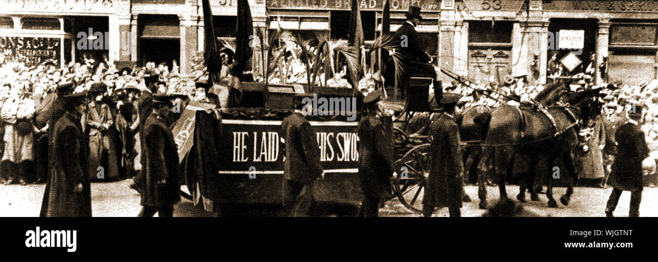 27 Agosto 1912 - il funerale dell'inglese 'General' William Booth fondatore dell'Esercito della Salvezza (originariamente un evangelista predicatore Metodista) . Il funerale ha avuto luogo dopo che giace in stato a Clapton Sala Congressi 150.000 persone archiviato passato la sua bara. Il servizio funebre si è tenuto presso l'Olympia di Londra, 40.000 persone hanno partecipato, tra cui la Regina Maria, che è arrivato in incognito. Foto Stock