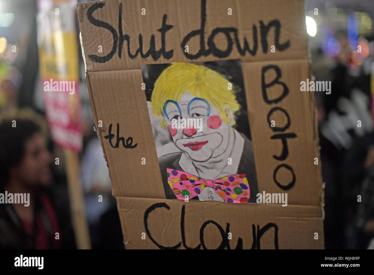 Brexit manifestanti in Westminster, Londra, come MPs stanno prendendo parte ad un dibattito di emergenza su una nuova legge per bloccare un no-deal Brexit.. Foto Stock