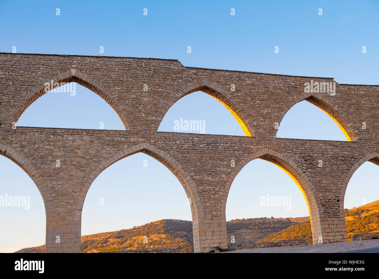 Morella acquedotto a Castellon Maestrazgo in Spagna cielo blu Foto Stock