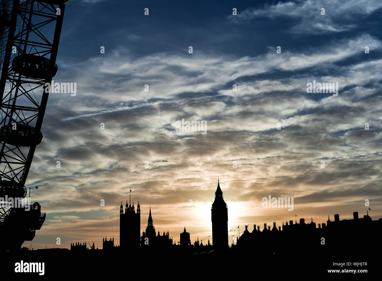 Il Big Ben e il London Eye e al tramonto Foto Stock