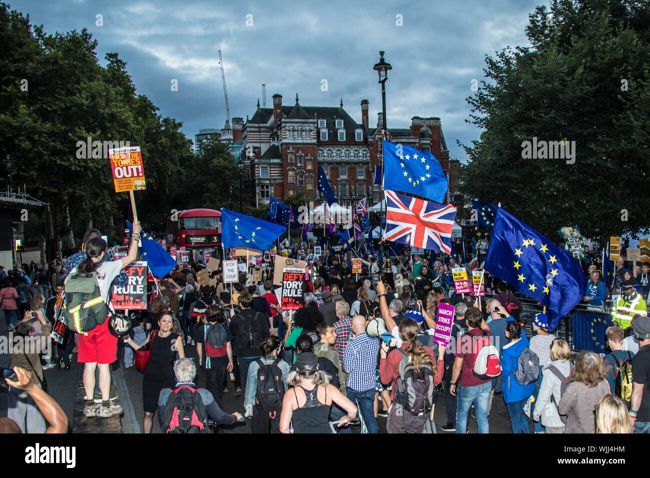 Londra, Regno Unito. Il 3 settembre, 2019. Le proteste contro il Boris Johnson decisione del governo di Prorogue Parlamento continuare a Whitehall come MP il voto per prendere il controllo del Parlamento business per tentare di fermare un no deal crash al di fuori dell'Europa il 31 ottobre. David Rowe/Alamy Live News. Foto Stock