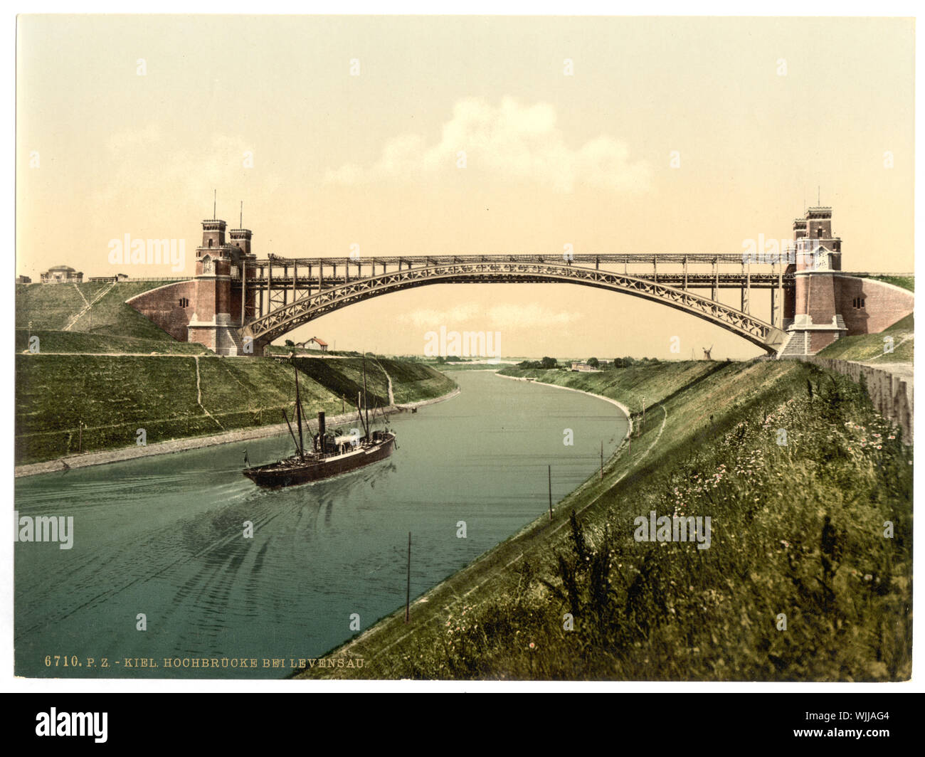 Alto ponte a Holtenau, Kiel, Schleswig-Holstein, Germania. La posizione del titolo è sbagliato. È corretto: l'immagine mostra il vecchio ponte alto a Levensau. Il ponte è chiamato Levensauer Hochbrücke. Si prega di vedere l'iscrizione al fondo della cartolina. Foto Stock