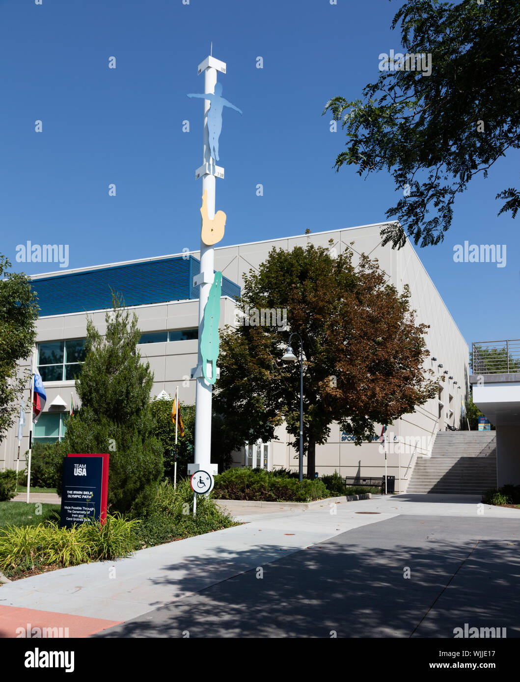 Alta scultura subacqueo al di fuori del Aquatics Centre presso l'U.S. Olympic Training Center in Colorado Springs, Colorado Foto Stock