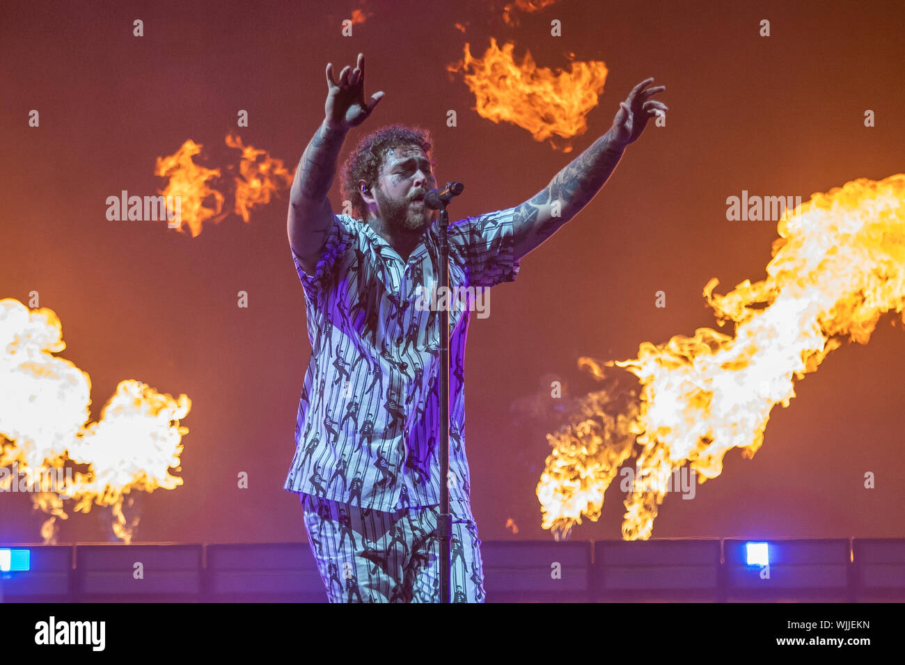 Leeds, Regno Unito. Domenica 25 agosto 2019. Austin Richard Post, noto professionalmente come Post Malone in esecuzione al festival di Leeds. L'annuale festival della musica rock che ha visto la partecipazione di 75.000, luogo in agosto durante un weekend di ferie. Credito: Jason Richardson/Alamy Live News Foto Stock