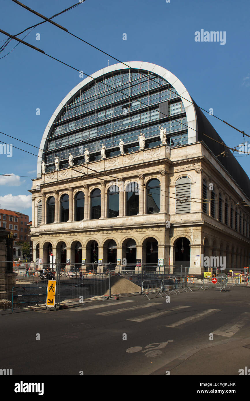 Opéra Nouvel (Nouvel Opera House) ri-progettato dall architetto francese Jean Nouvel tra 1985 e 1993 a Lione, in Francia. Foto Stock