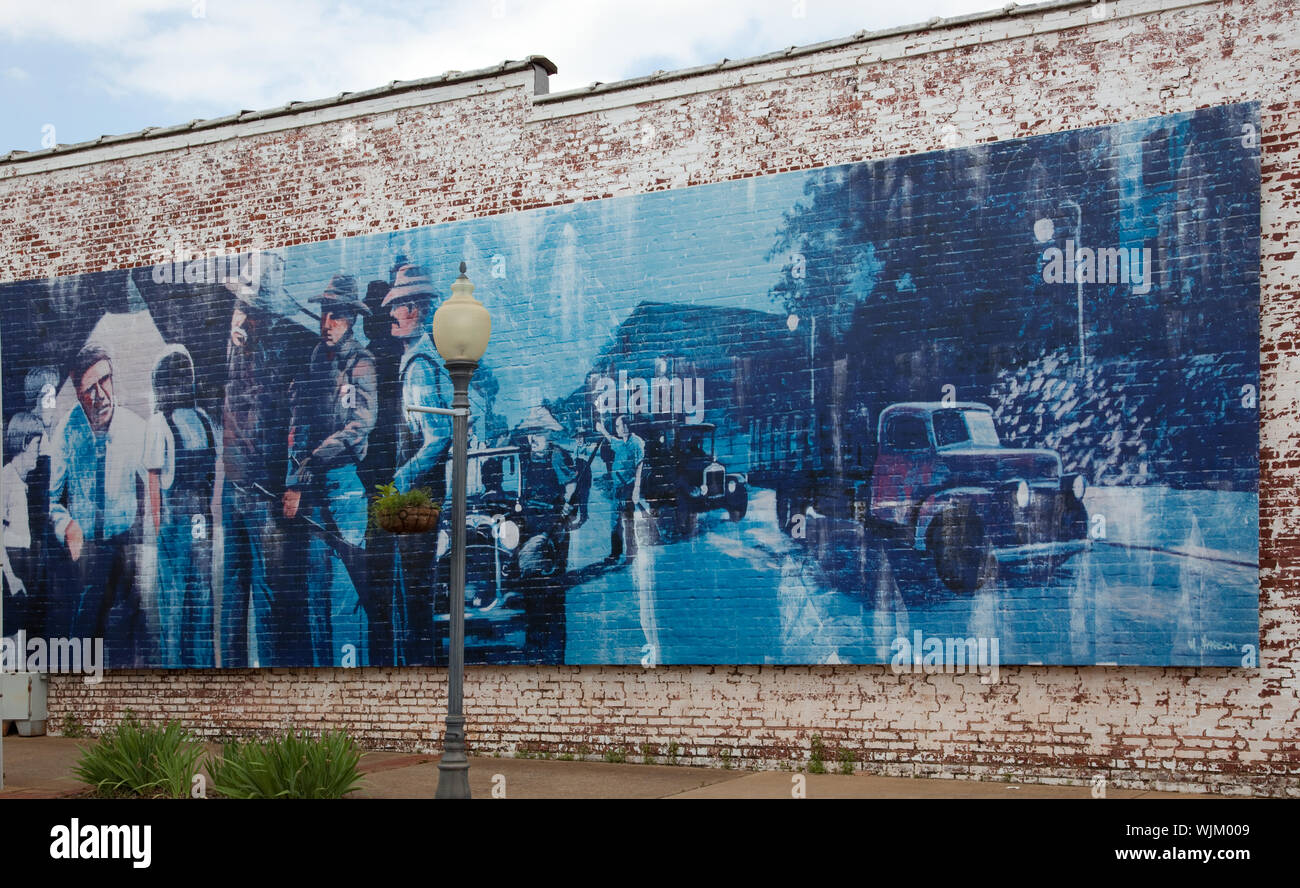 Storica murale raffigurante il Harper Lee romanzo, per uccidere un Mockingbird situato in Monroeville, Alabama Foto Stock