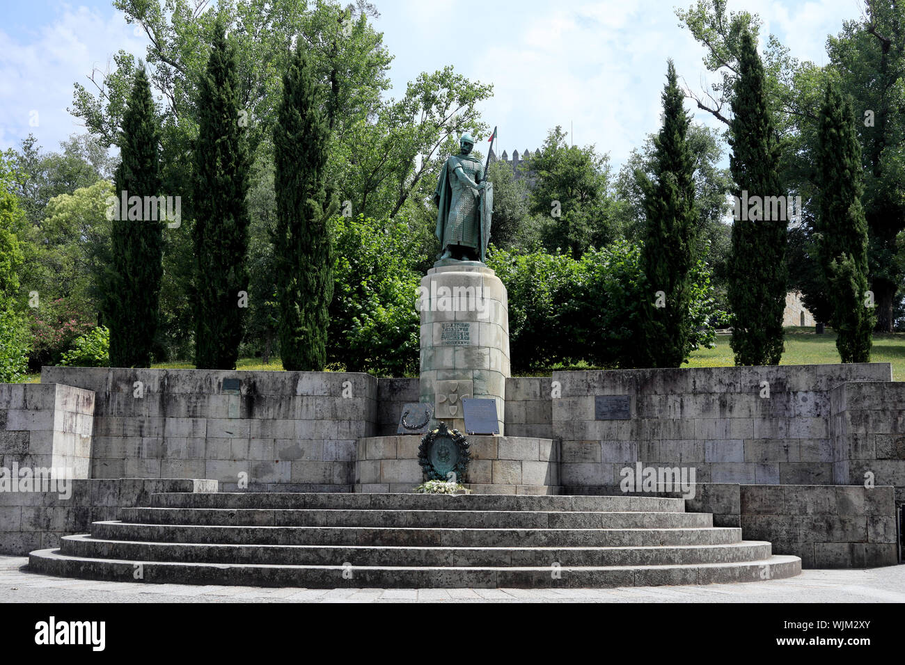 Statua del primo re del Portogallo, re D. Afonso Henriques di Guimaraes, Portogallo Foto Stock