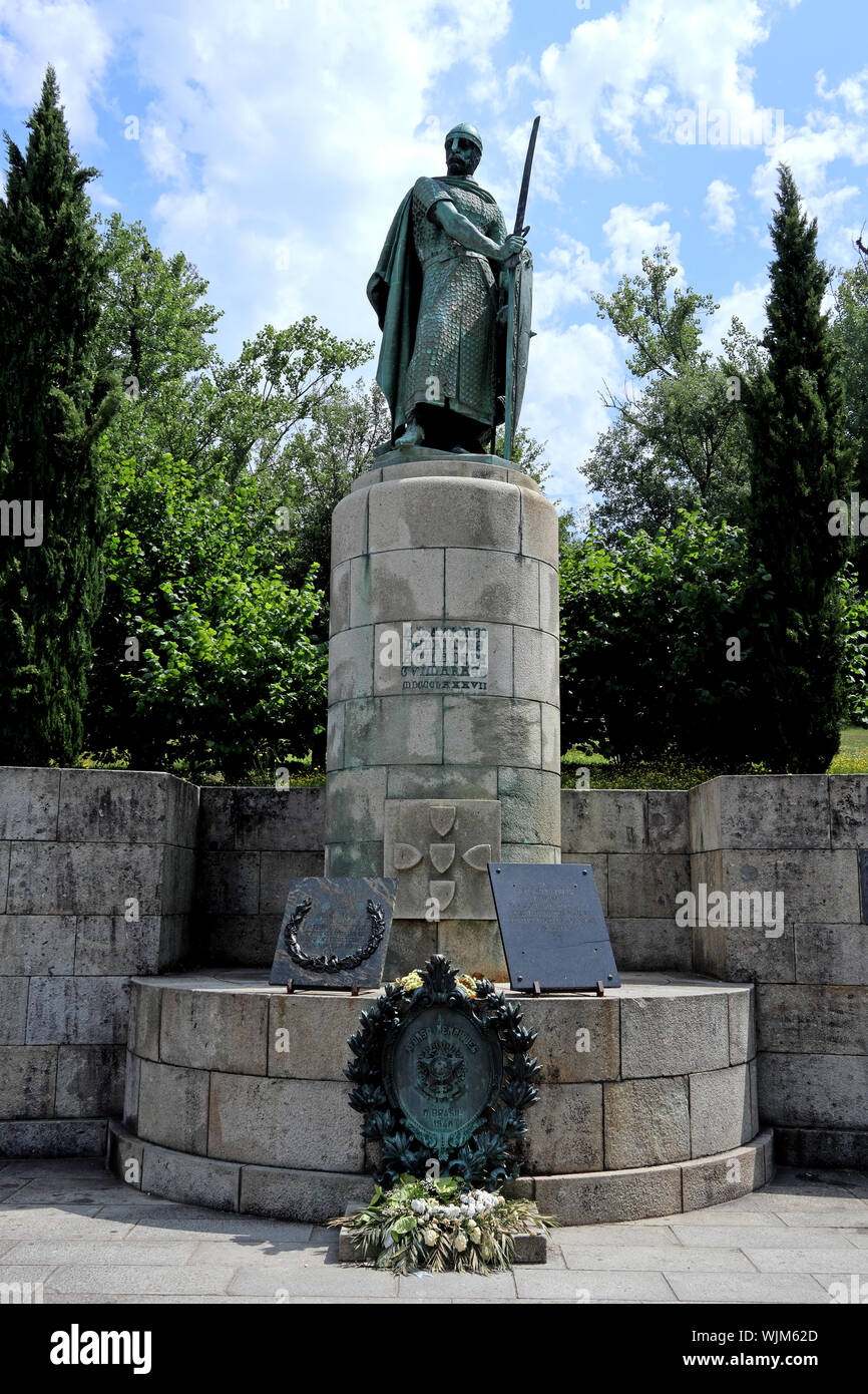 Statua del primo re del Portogallo, re D. Afonso Henriques di Guimaraes, Portogallo Foto Stock