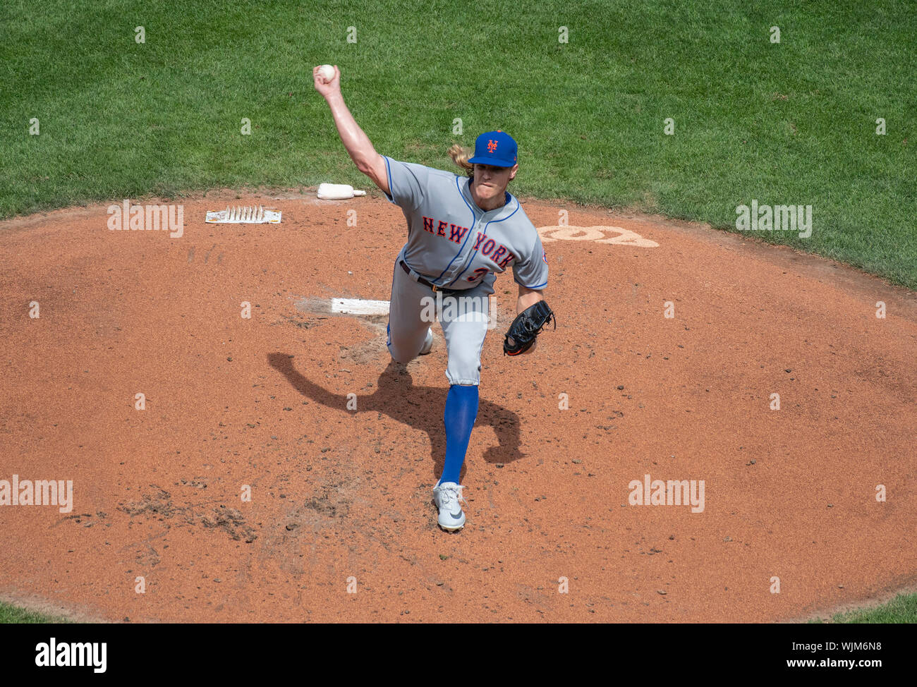 Washington, Stati Uniti d'America. 02Sep, 2019. New York Mets a partire lanciatore Noè Syndergaard (34) funziona nel secondo inning contro i cittadini di Washington a cittadini Parco di Washington, DC Lunedì 2 Settembre 2019.Credit: Ron Sachs/CNP (restrizione: NO New York o New Jersey o giornali quotidiani nel raggio di 75 miglia da New York City) | utilizzo del credito in tutto il mondo: dpa/Alamy Live News Foto Stock